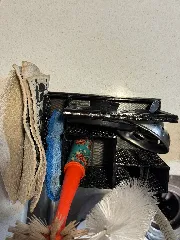 Geometric kitchen sink rack for brushes, cloths and sponges