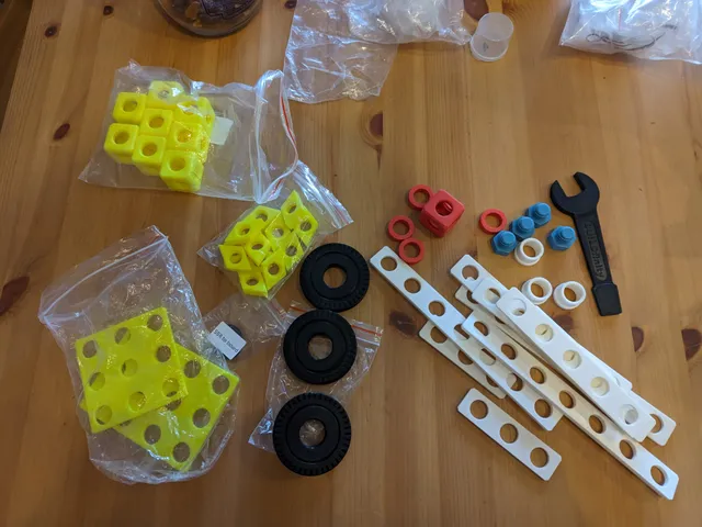 BUILDfinity construction play for kids // Konstruktions-Spiel für ...