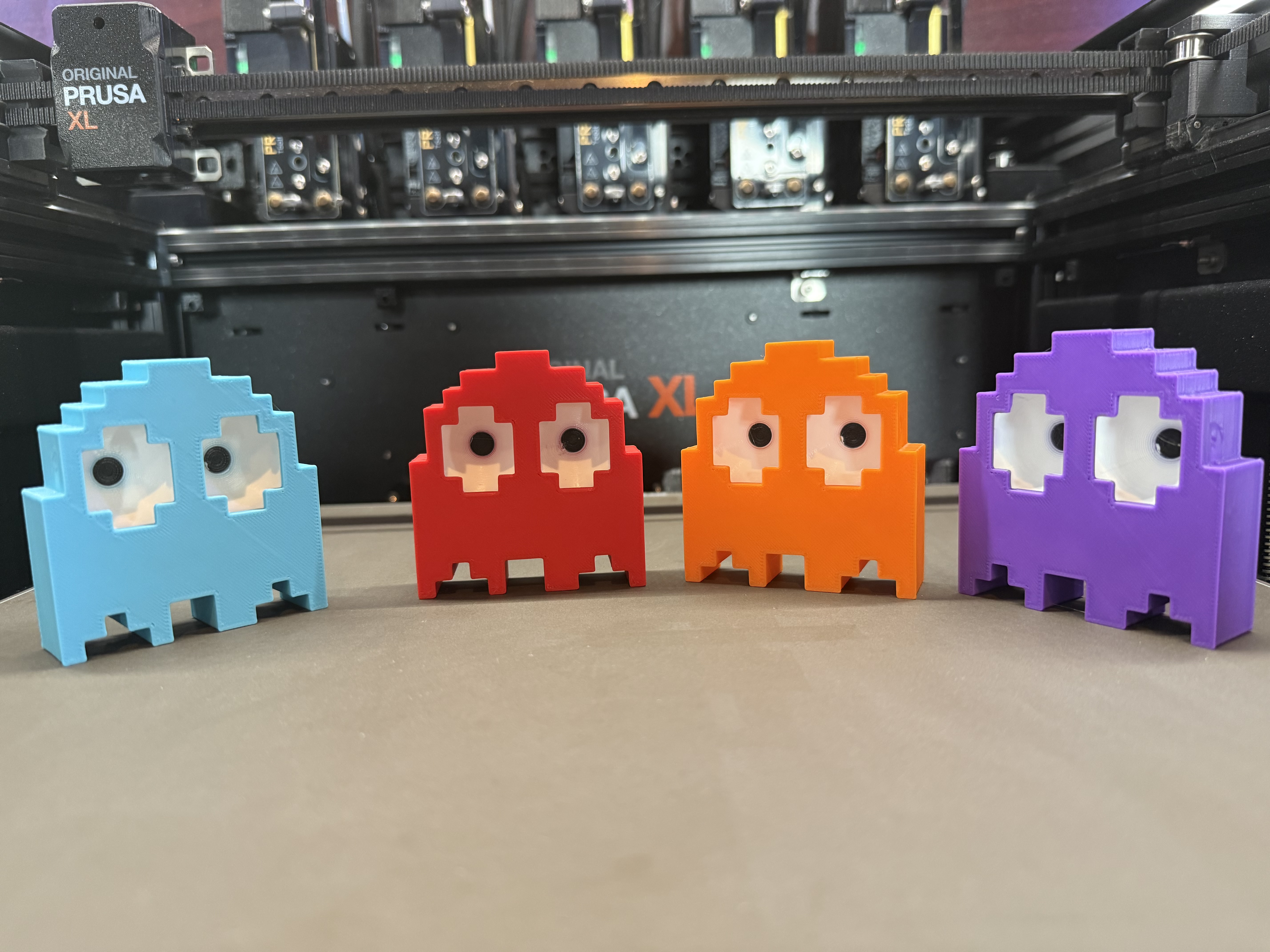 Pacman Ghosts | Eyes follow you | no supports