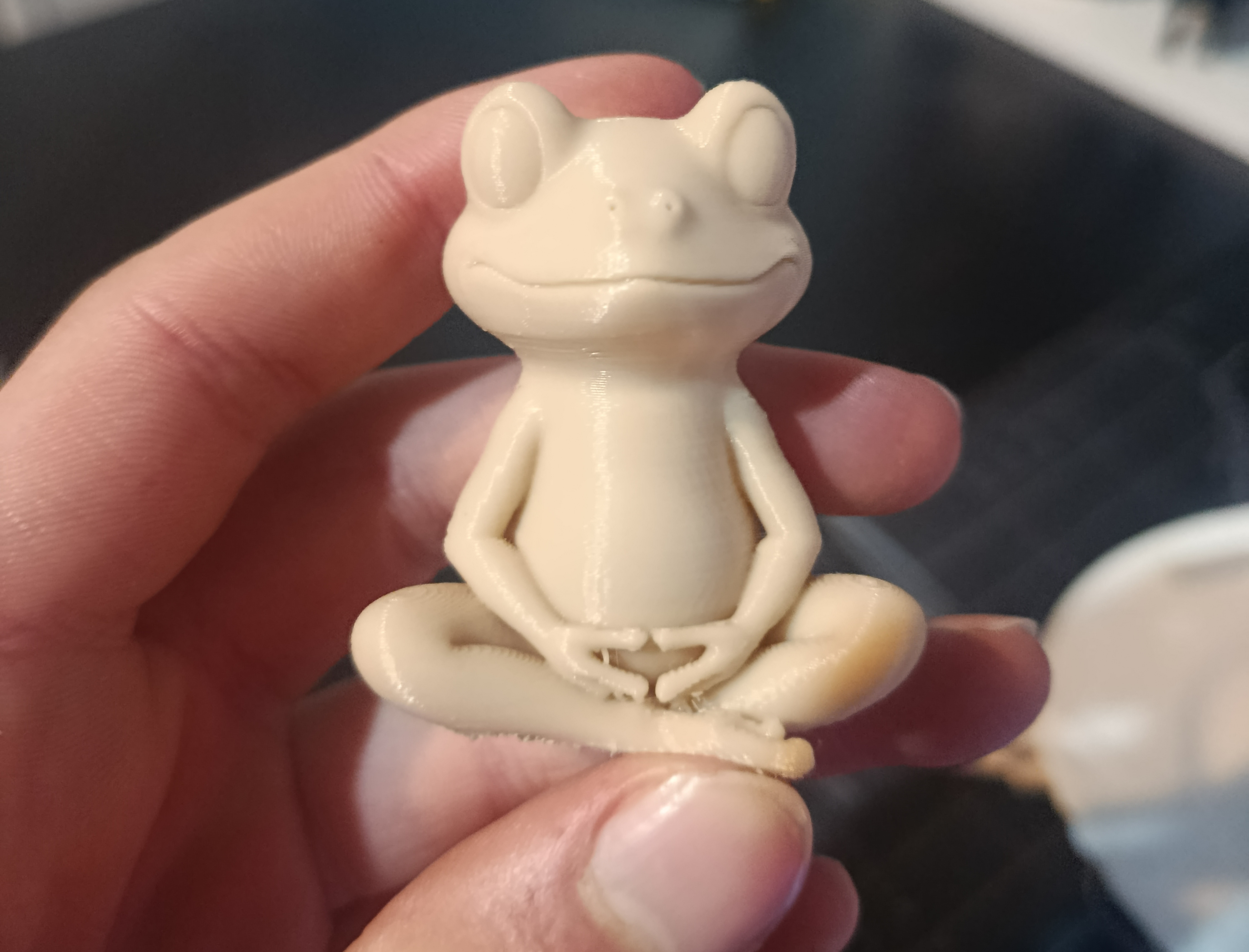 Cute Sitting Frog – Adorable Desk Buddy EASY PRINT