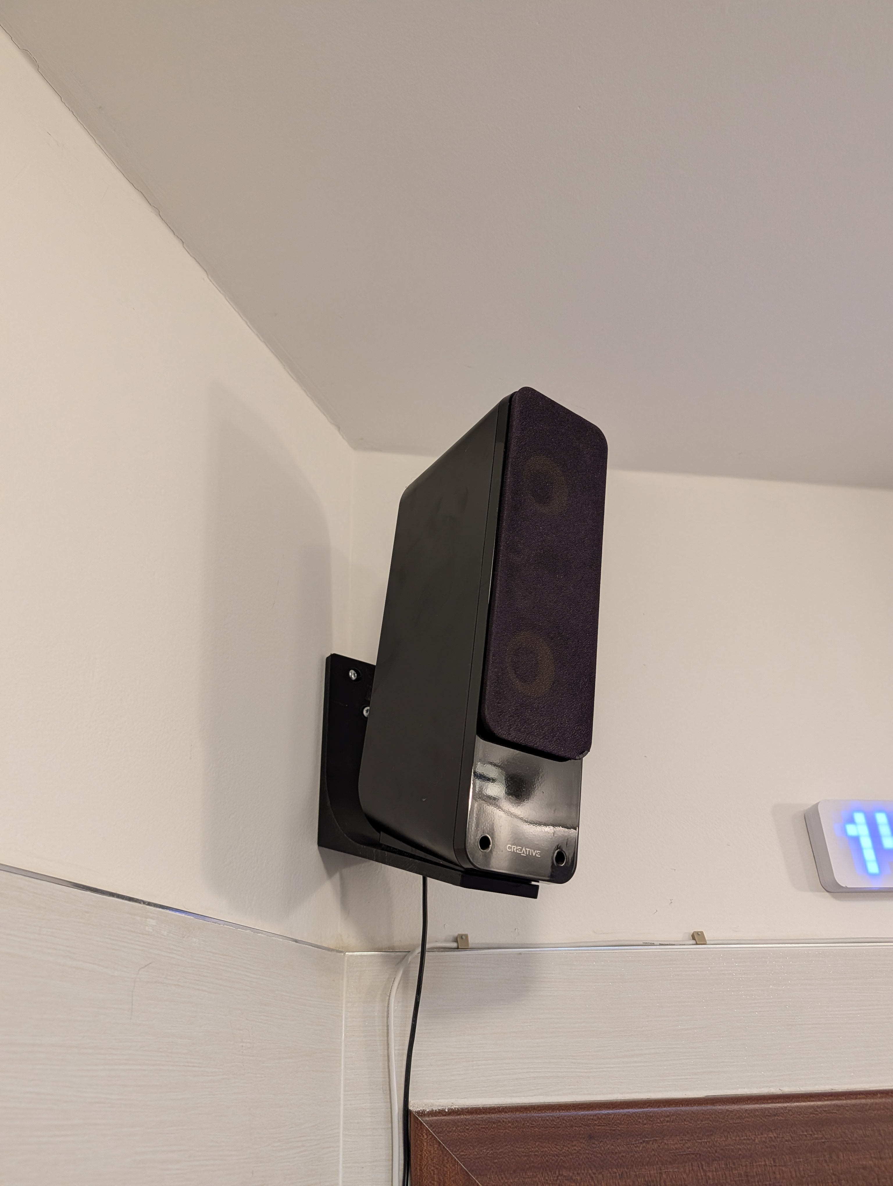 Creative Gigaworks II T40 Speakers Wall Mount