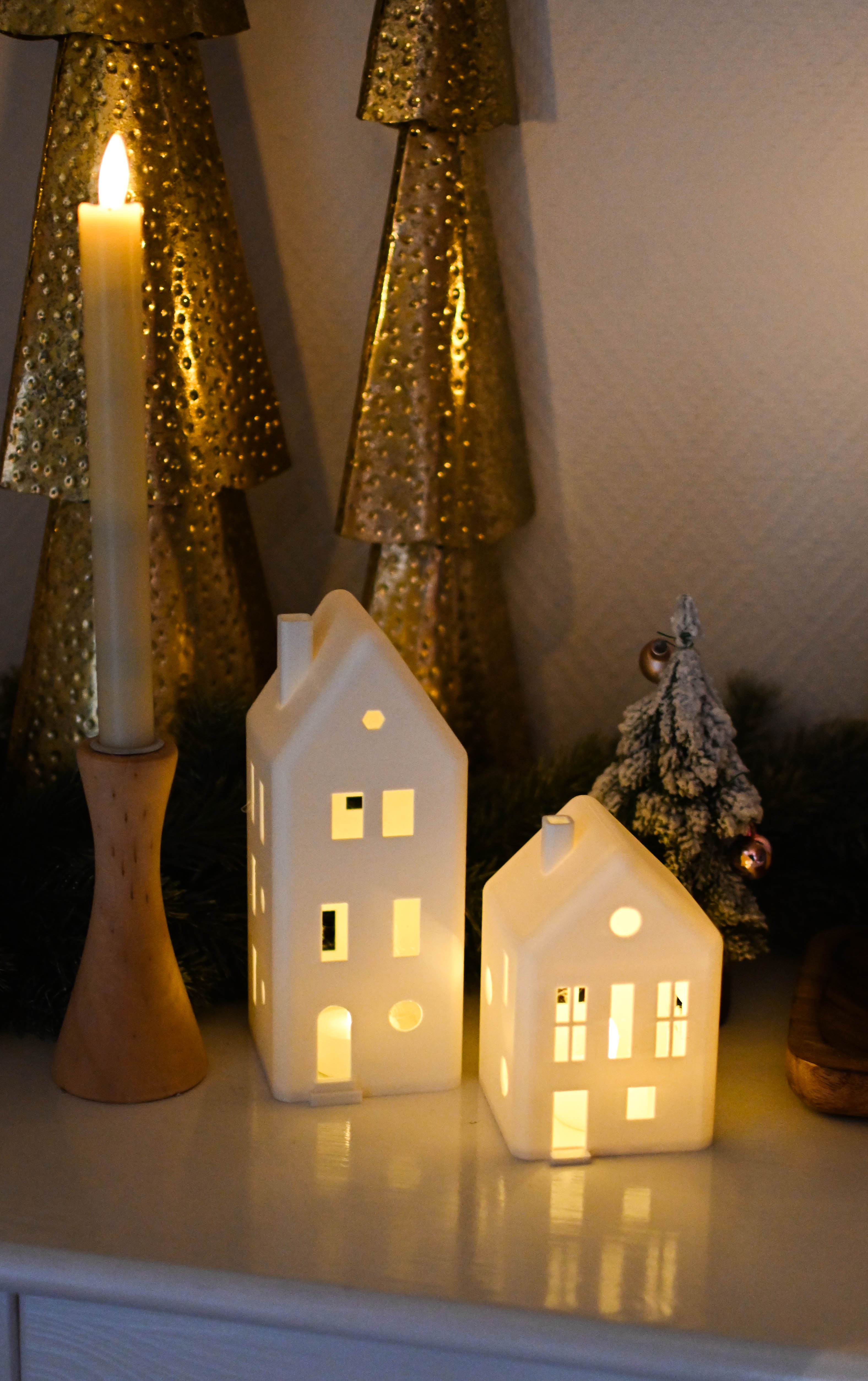 Weihnachtliches Lichthaus für LED-Teelichter