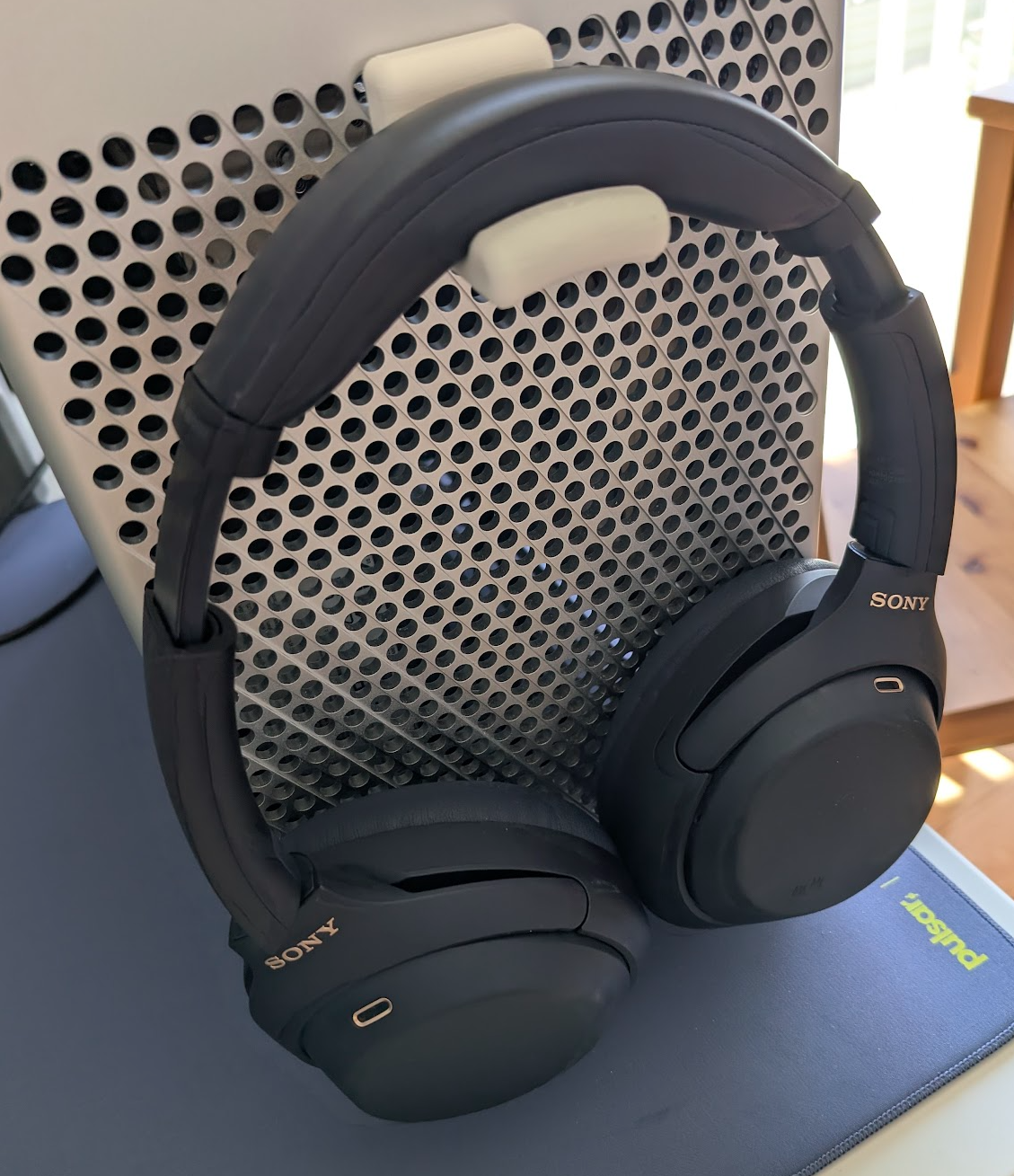 NCASE M2 Grater headphone stand