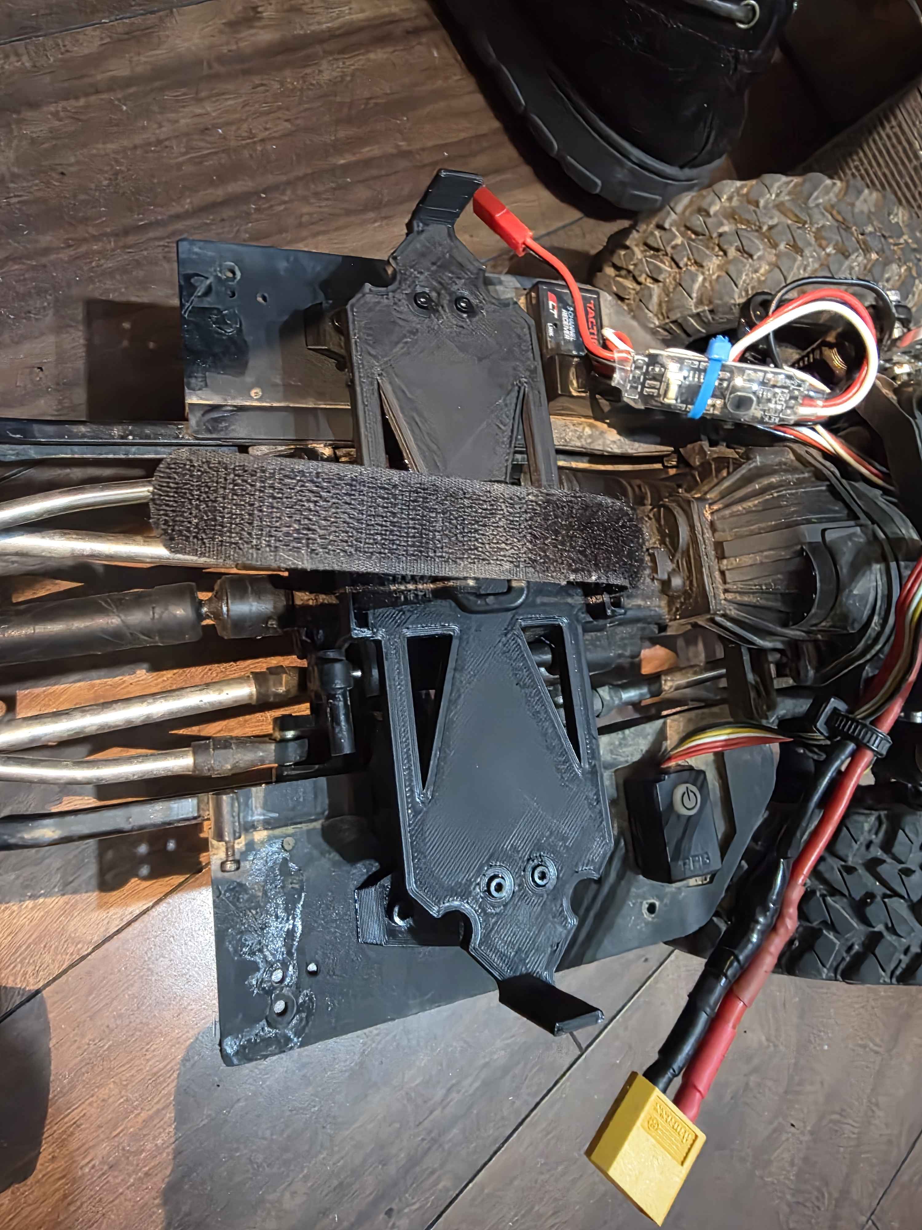 Axial SCX10.2 Raised Oversized Battery Mount