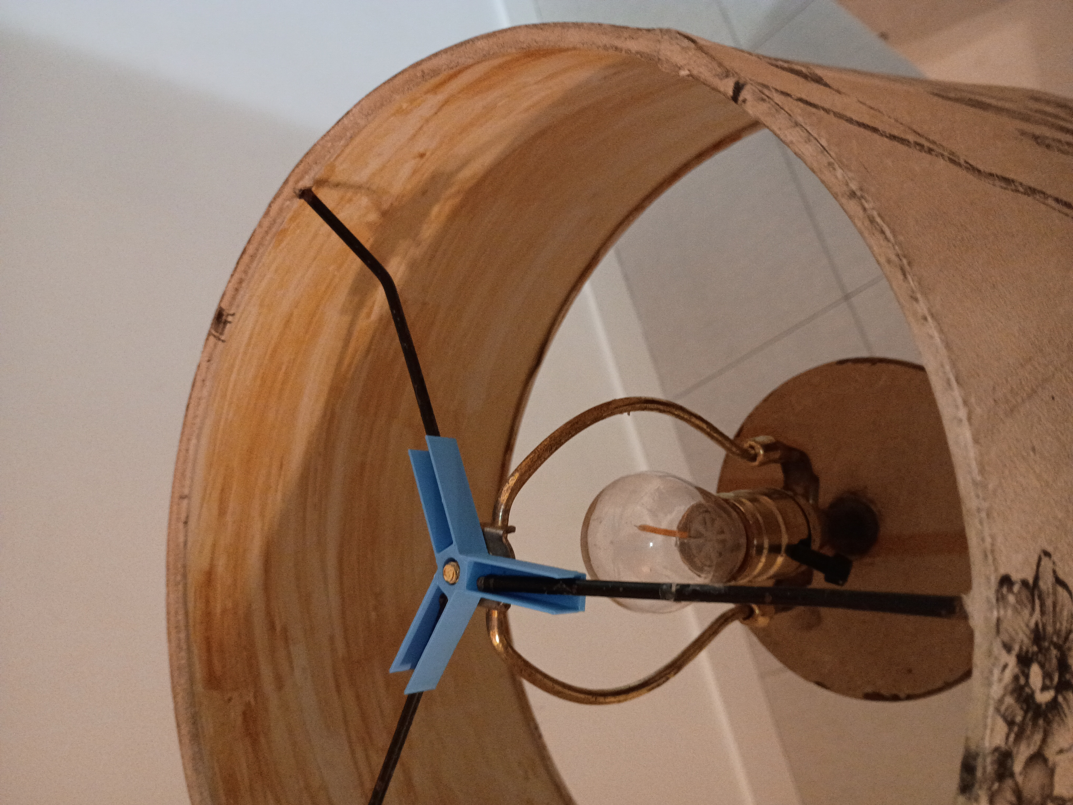Lampshade Holder