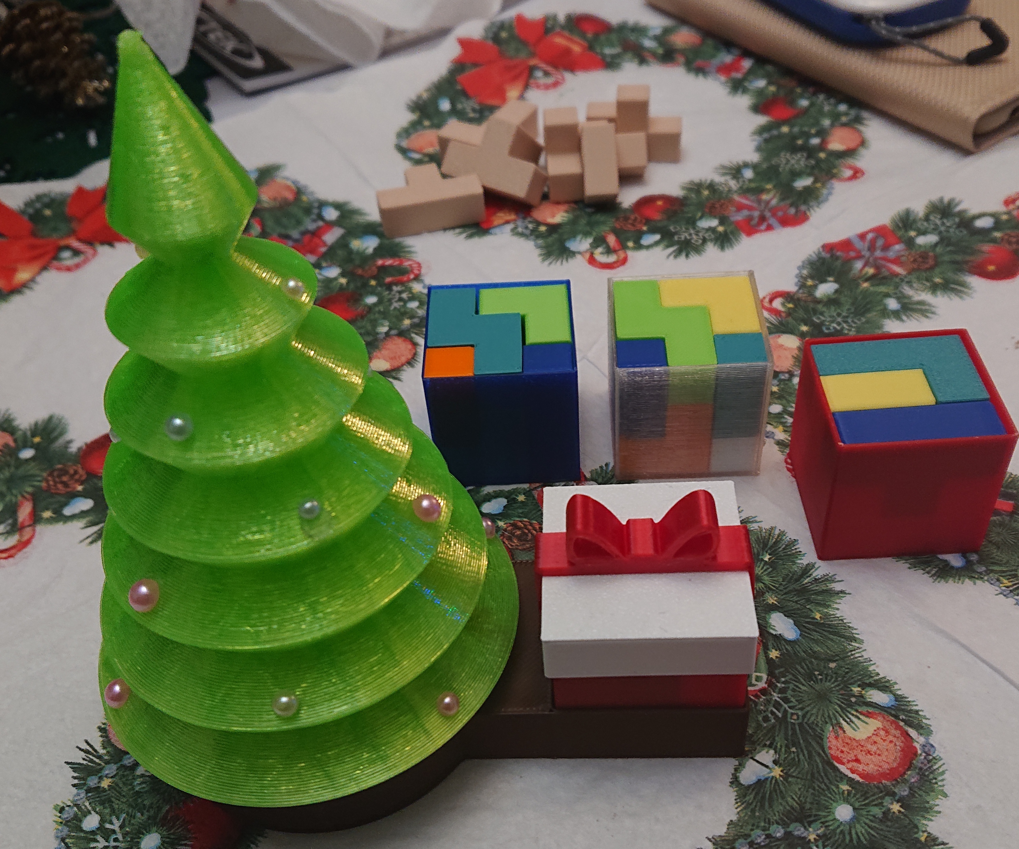 Christmas tree lamp with cube puzzle 3D gift