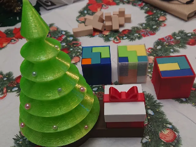 Christmas tree lamp with cube puzzle 3D gift