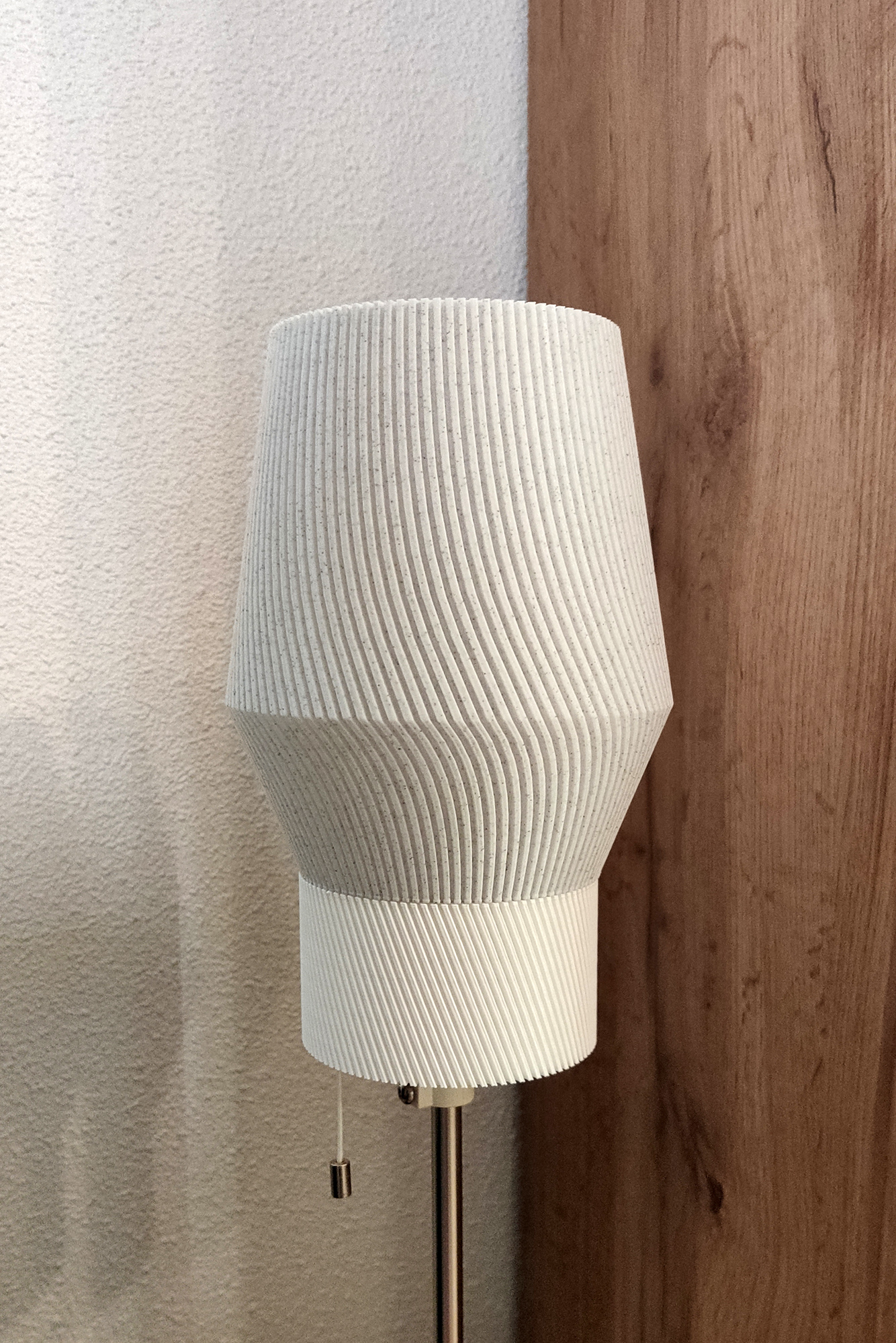 Bottom part for twisted lamp shade