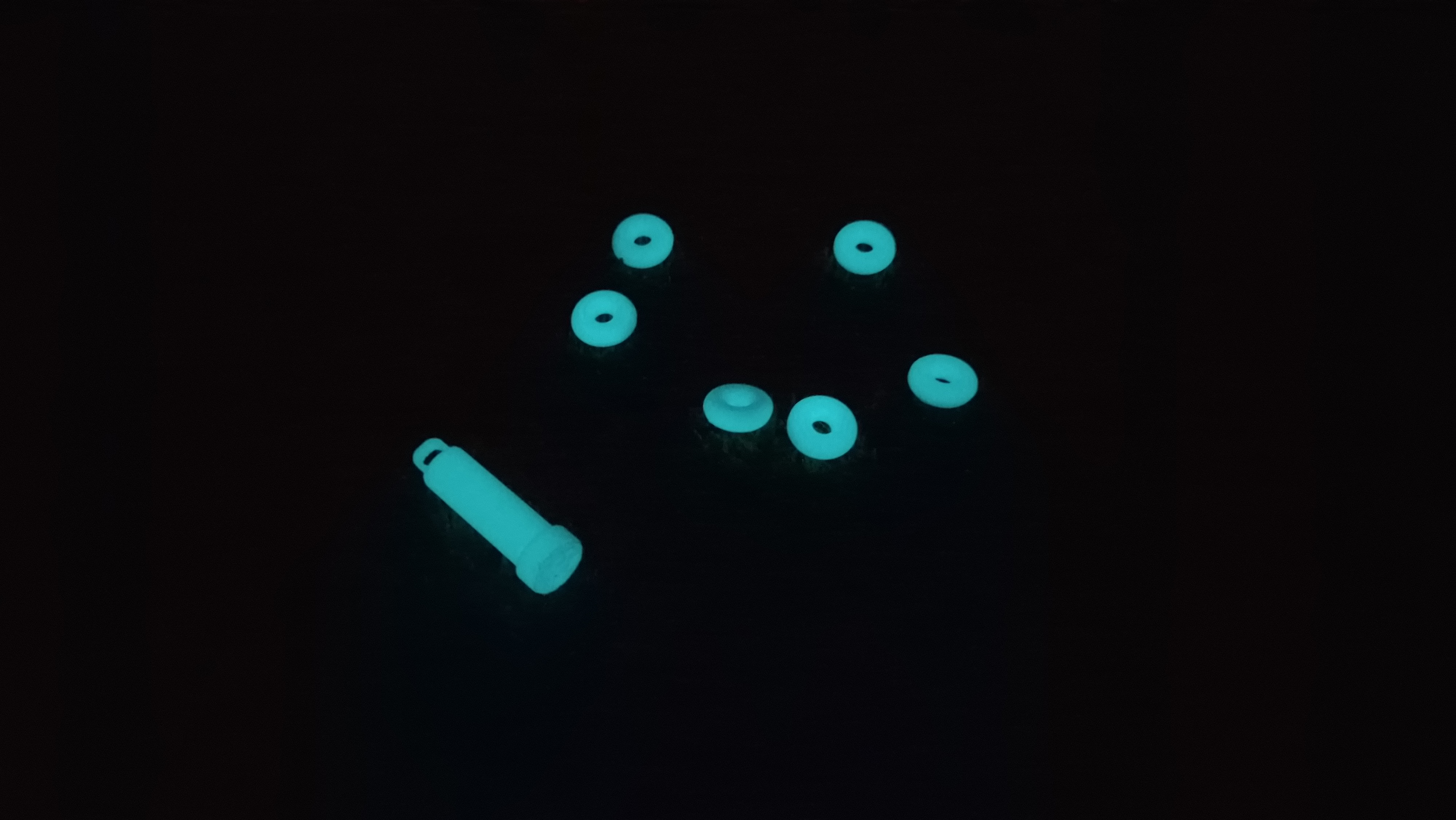 GlowNut & GlowerStick; Glowing zipper charm