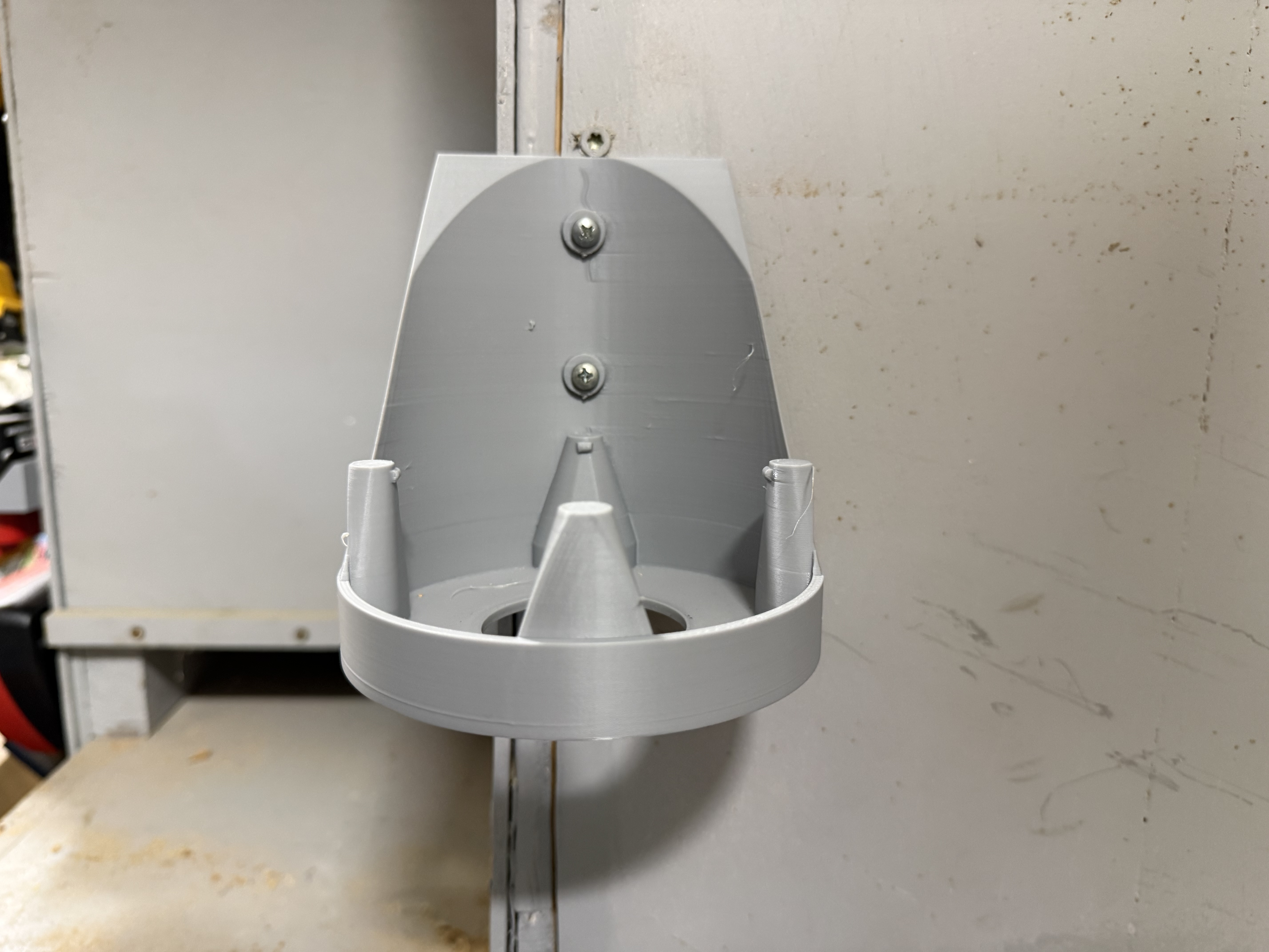 cluckOmatic 14.1 oz propane cylinder stand wall mount