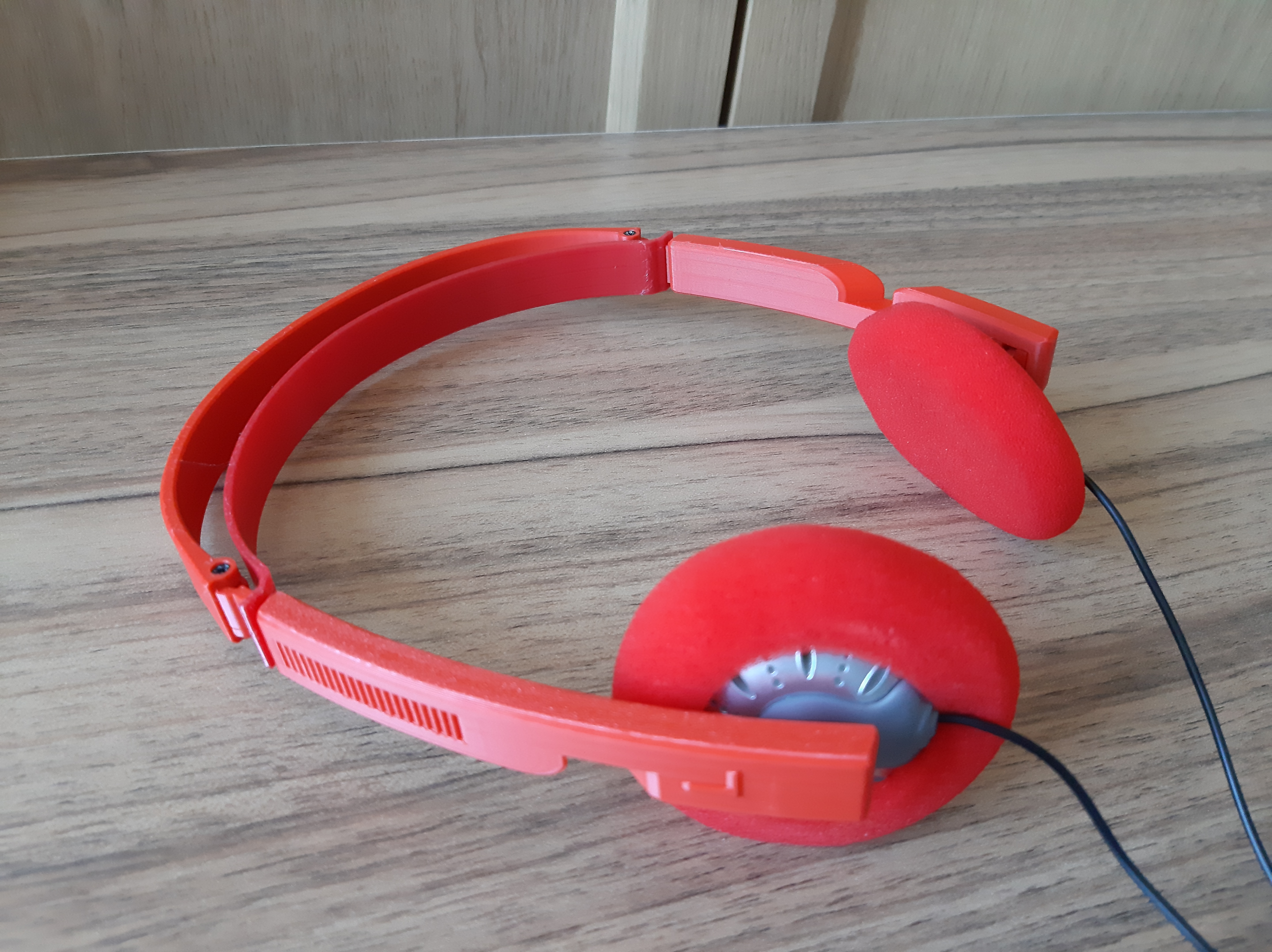 Koss KSC75 Foldable Headband & Travel Case — thumbnail 10