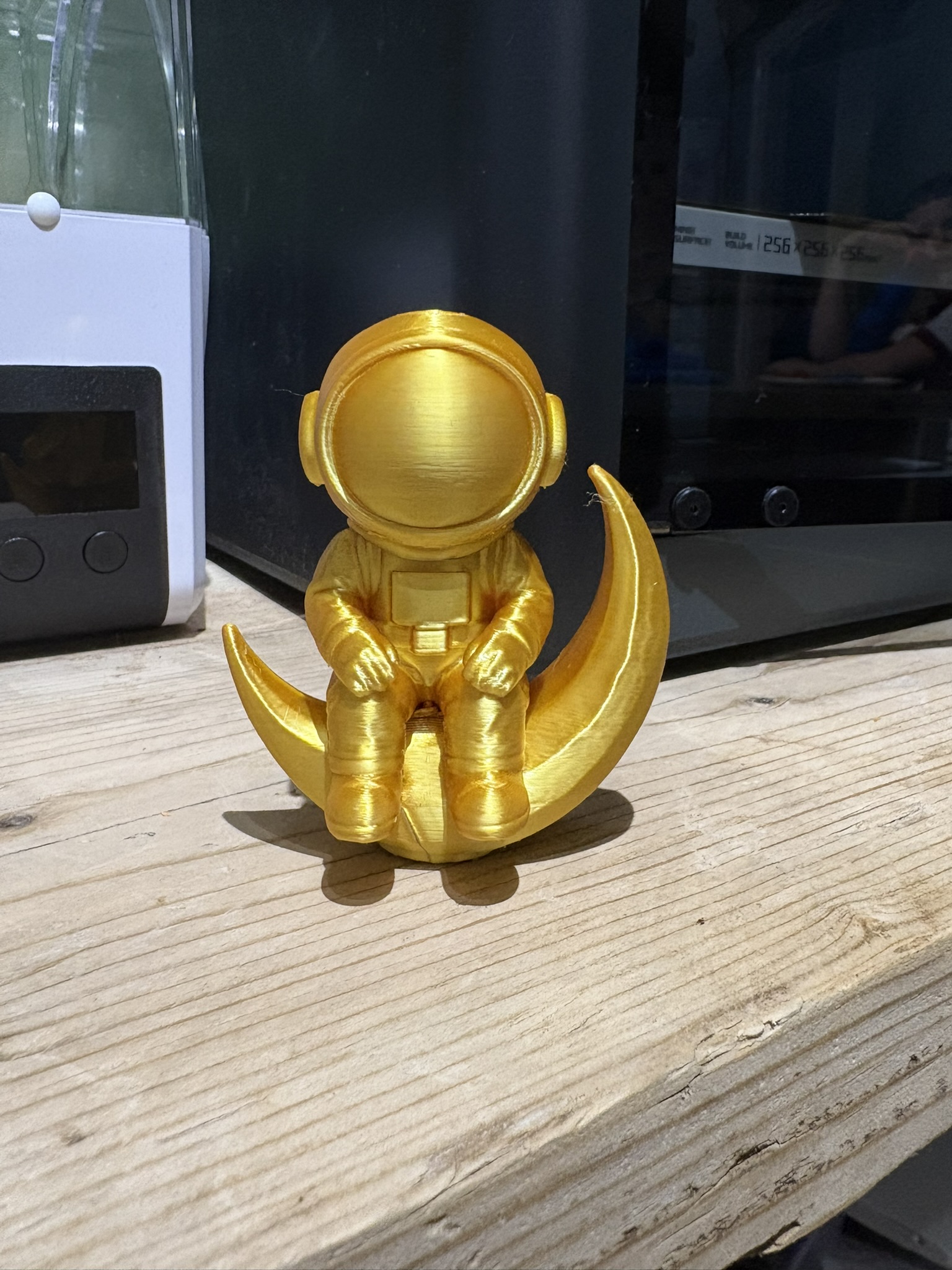 Spaceman sat on moon — thumbnail 3