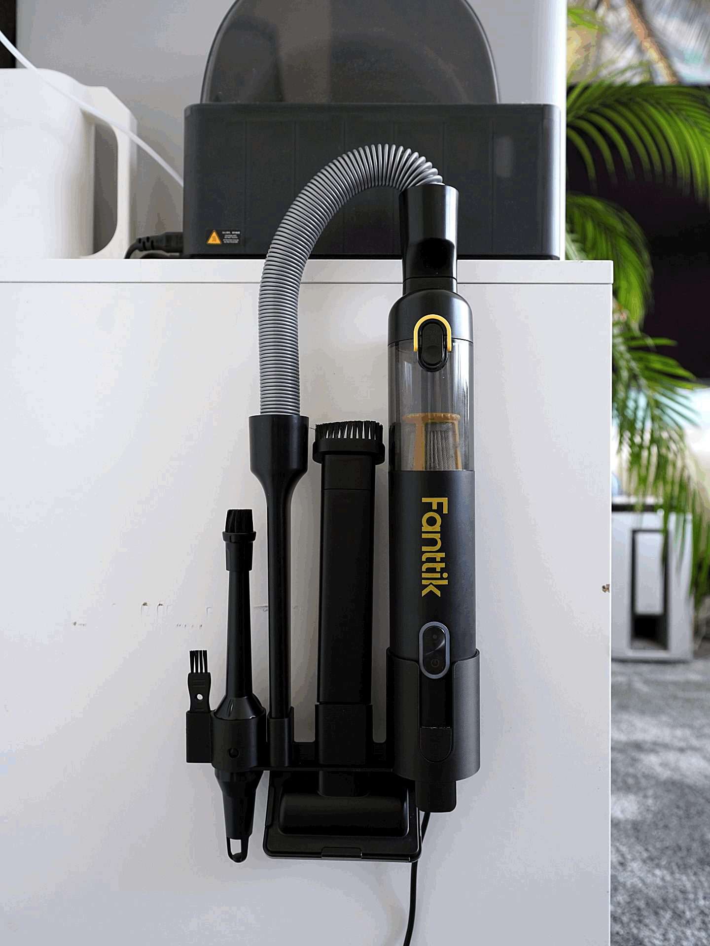 Fanntik V8 Apex storage and charging frame
