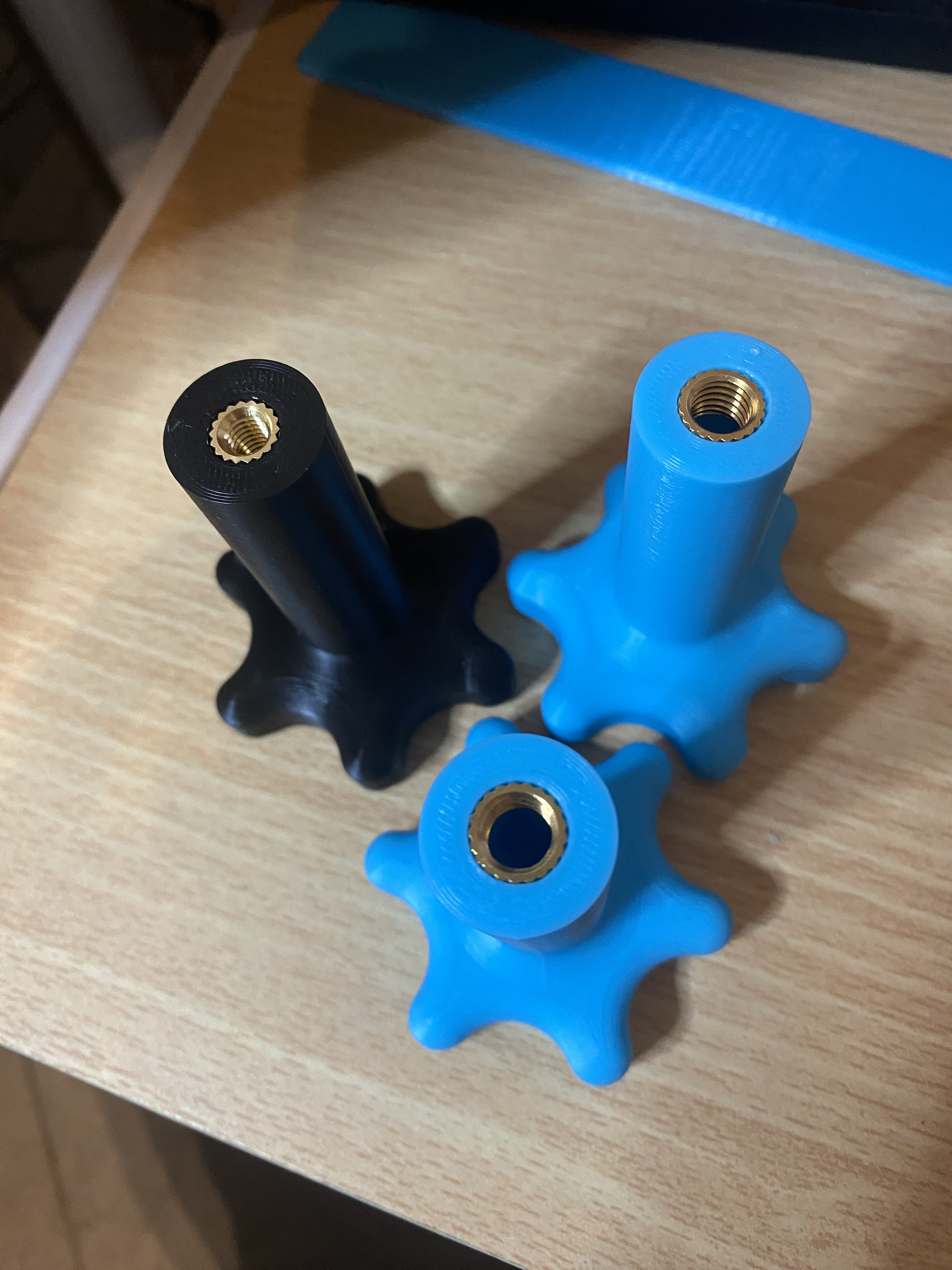 Long star handles for M6 and M8 inserts. The handles are 75 mm long.