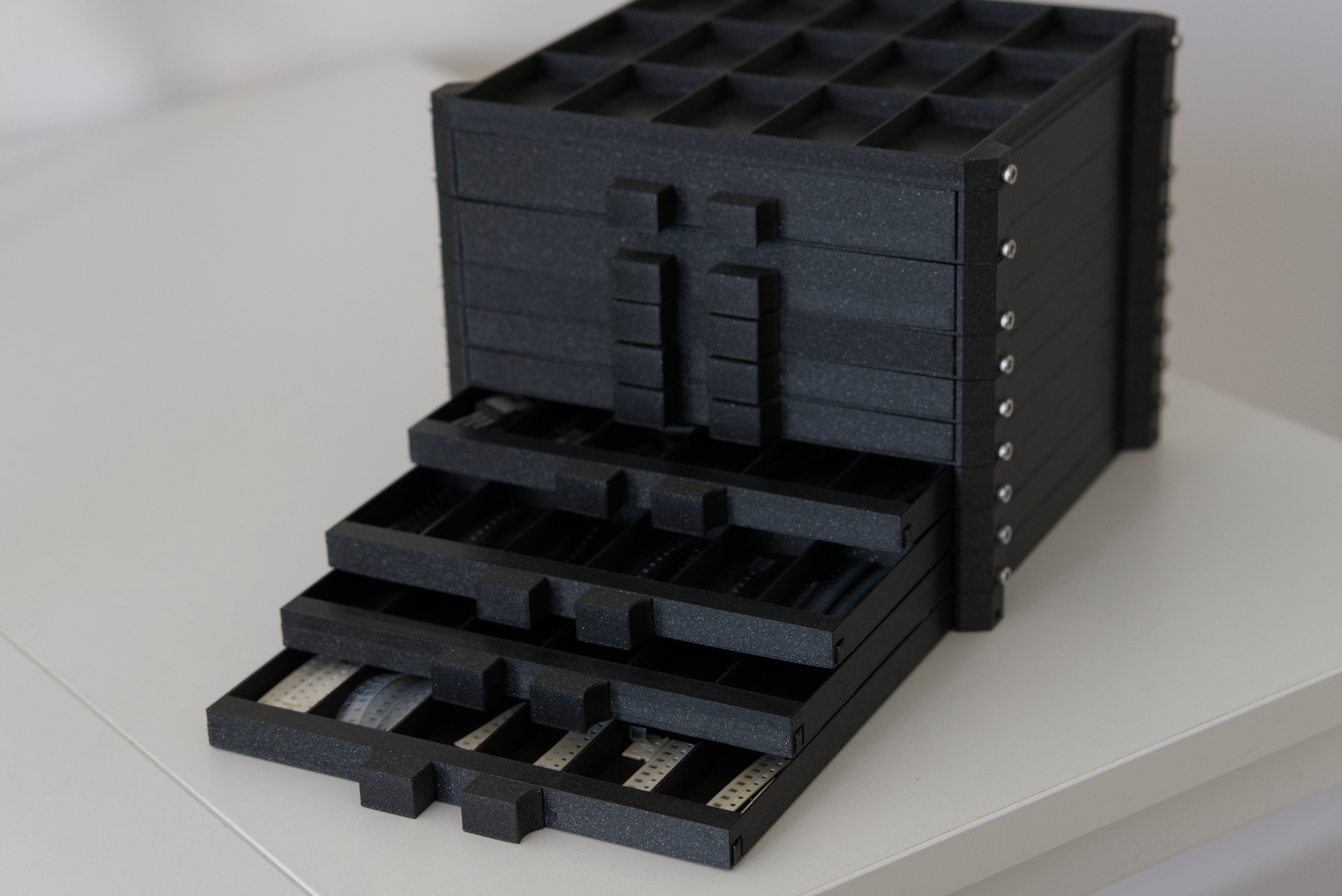 Expandable storage system — thumbnail 2