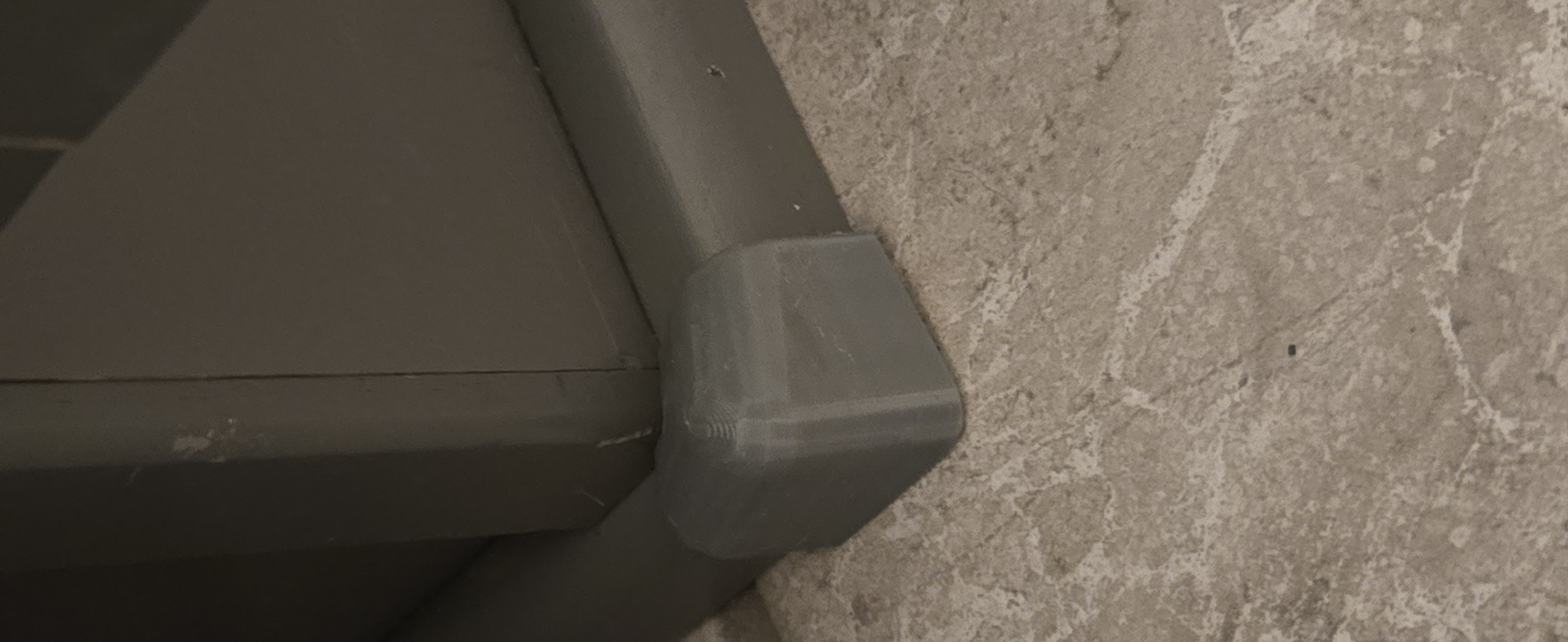 Quarter round molding corner bumpers