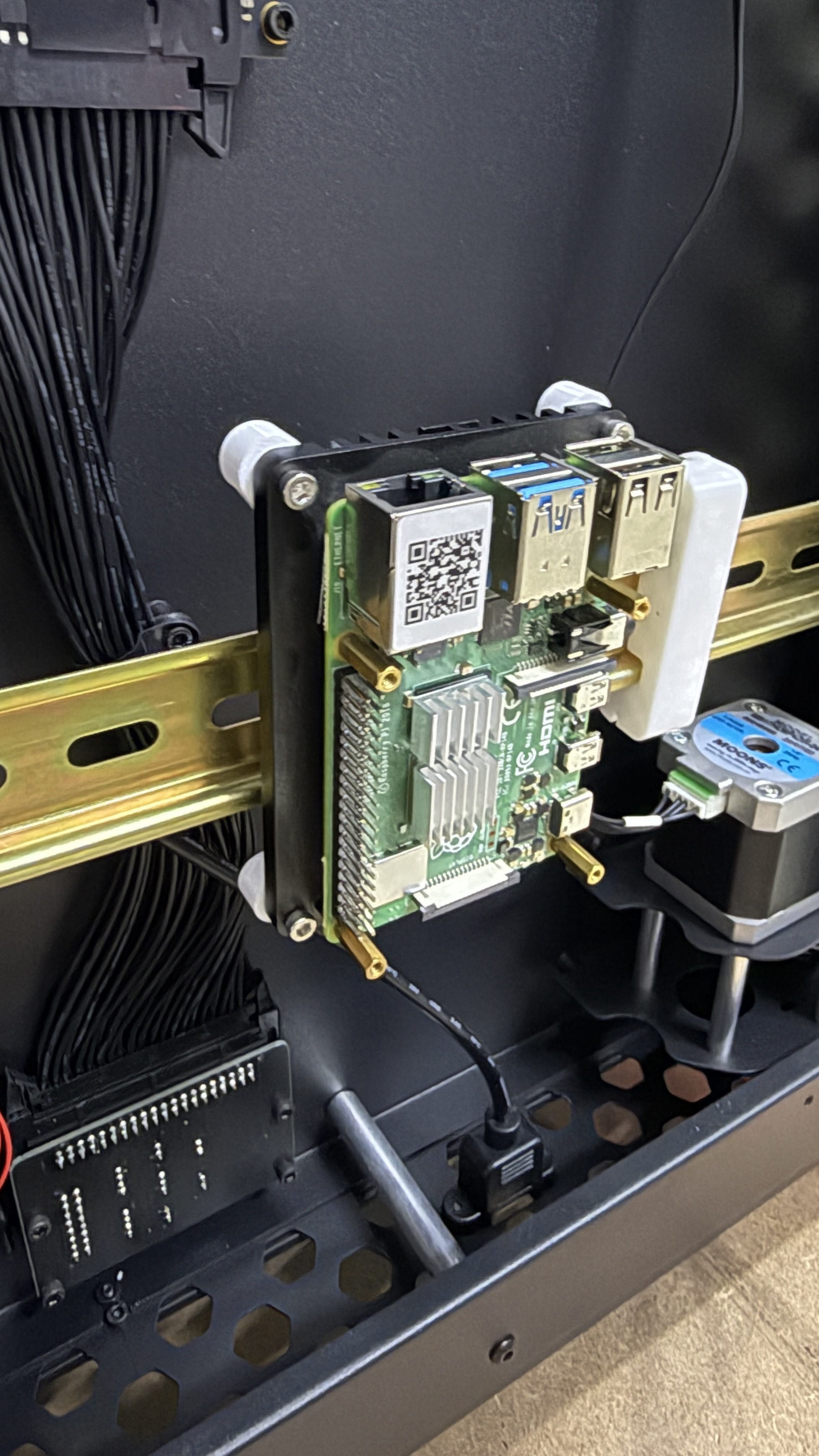 Raspberry Pi with heatsink DIN Rail Mount
