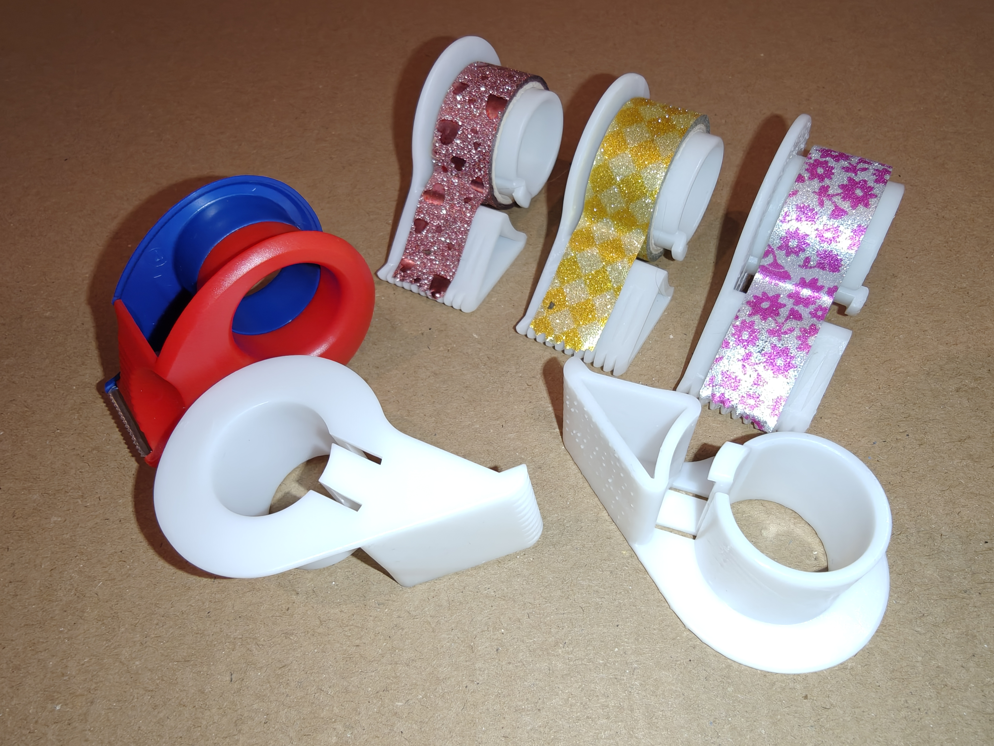 One-piece minimalist tape roller