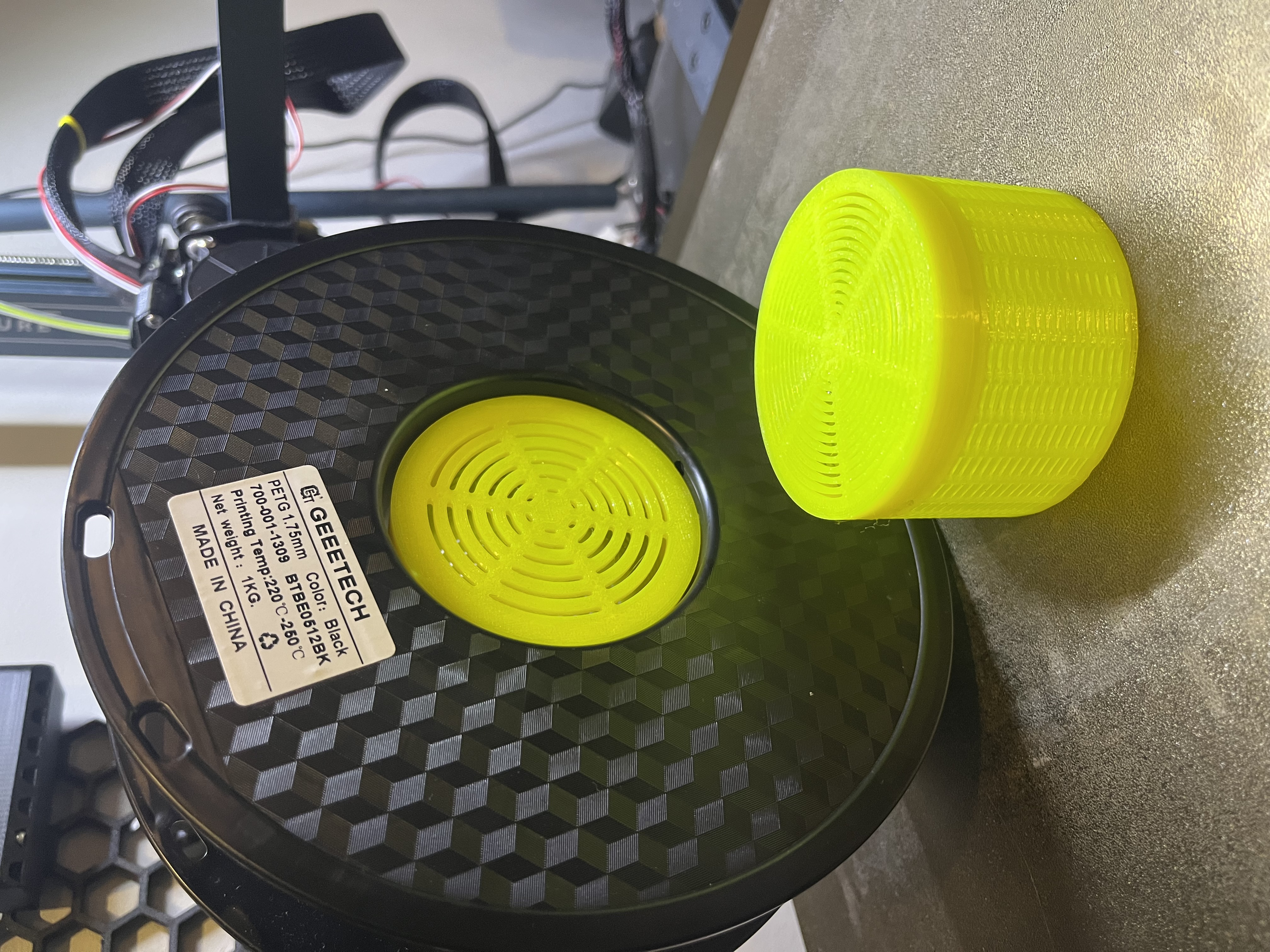Silica Gel box fitting into larger spools (d=73 mm)