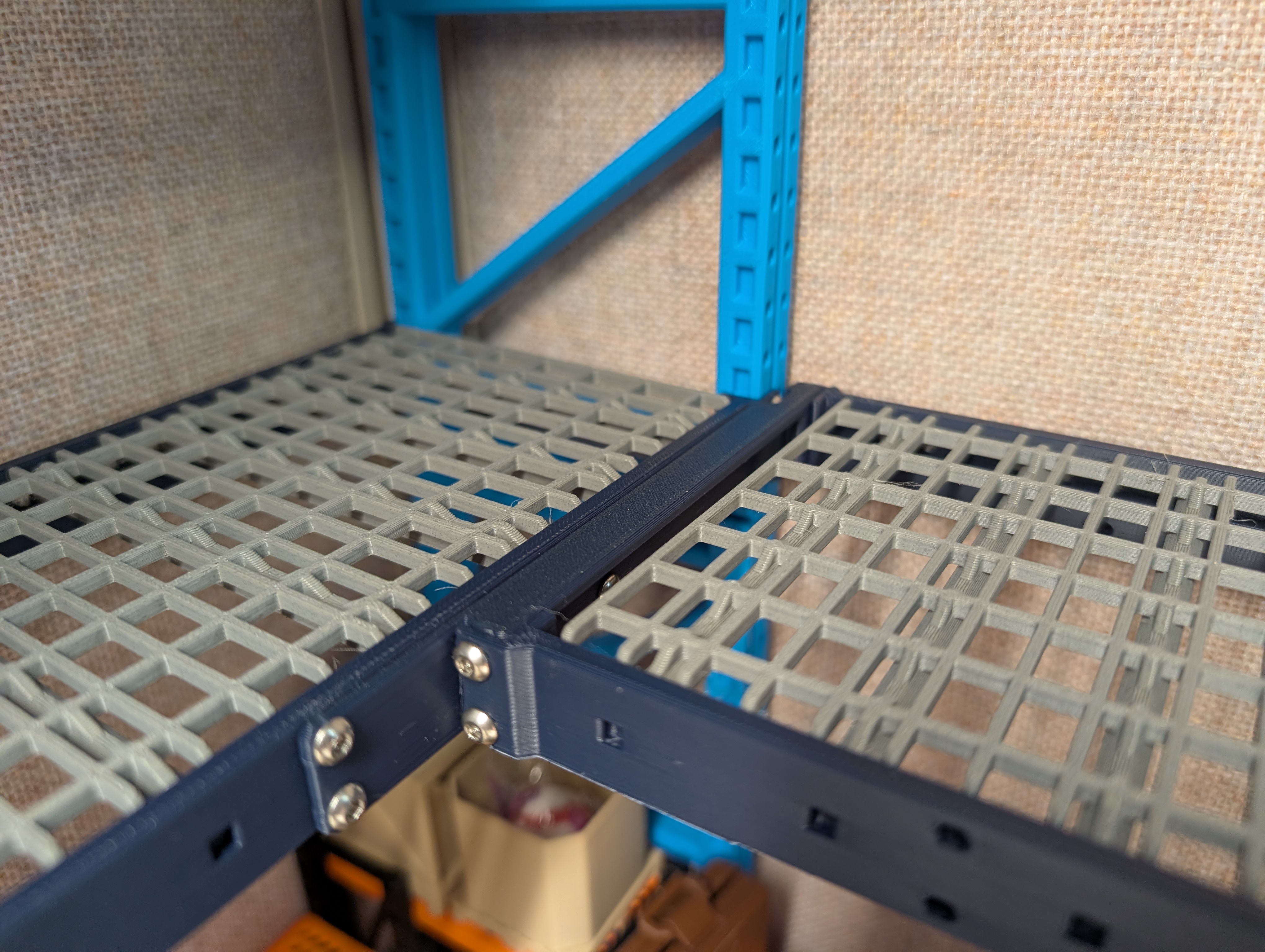 Modular pallet racking, right angle take off bracket