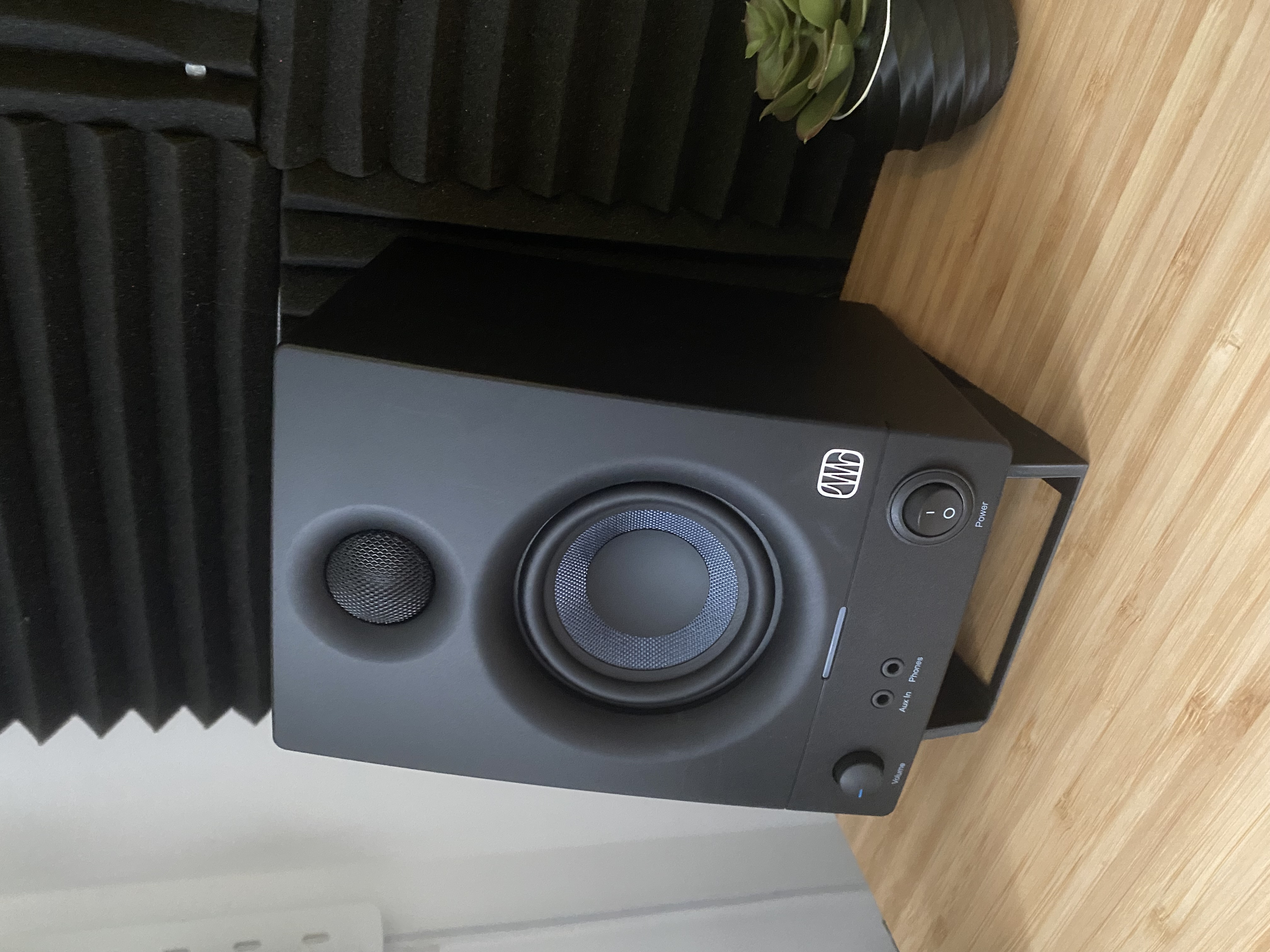 Presonus Eris 3.5 V2 speaker stand Vertical/Horizontal