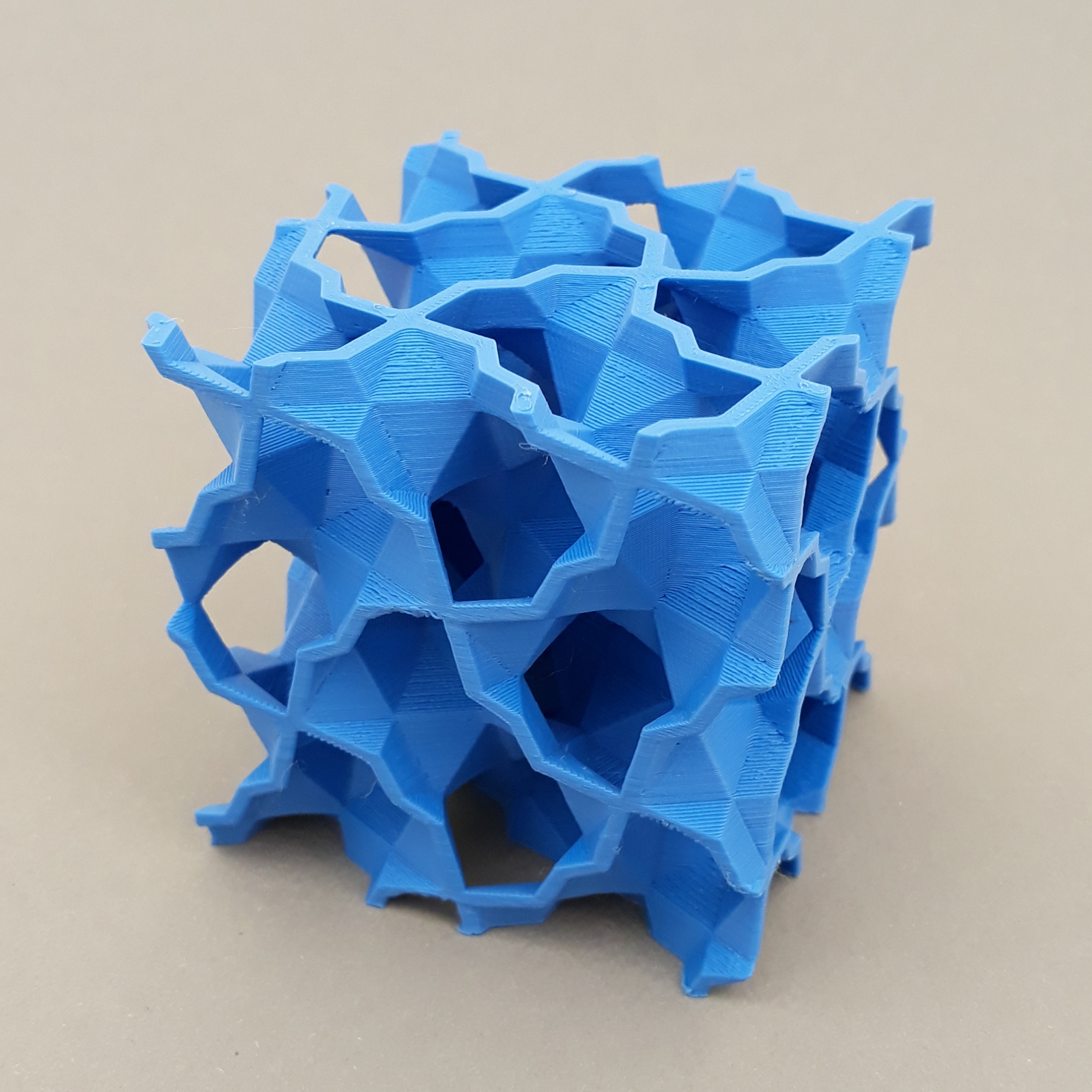 GYROID lowpoly — miniatura 5