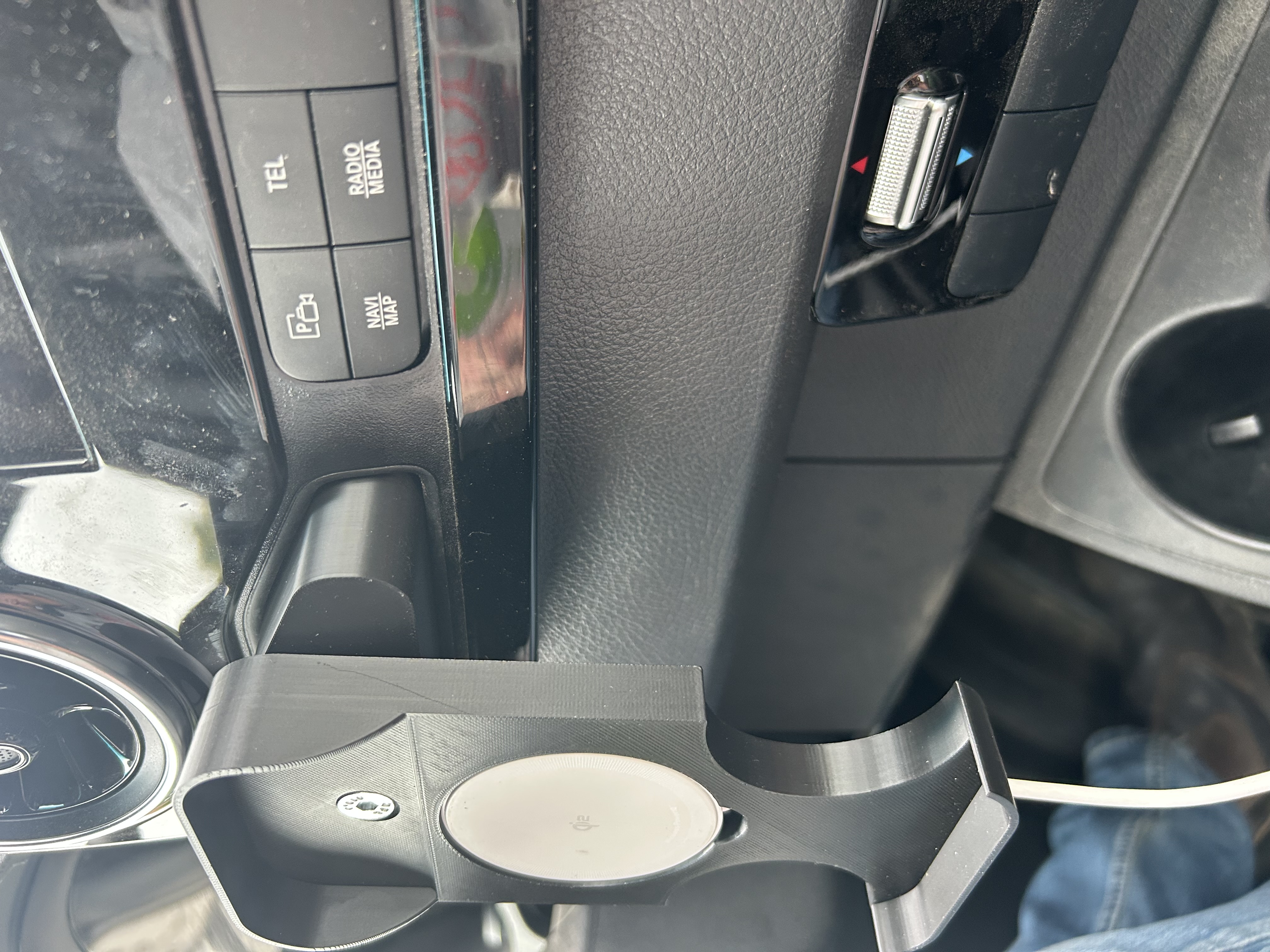 Cell phone holder Sprinter I Phone 14 with Otterbox case