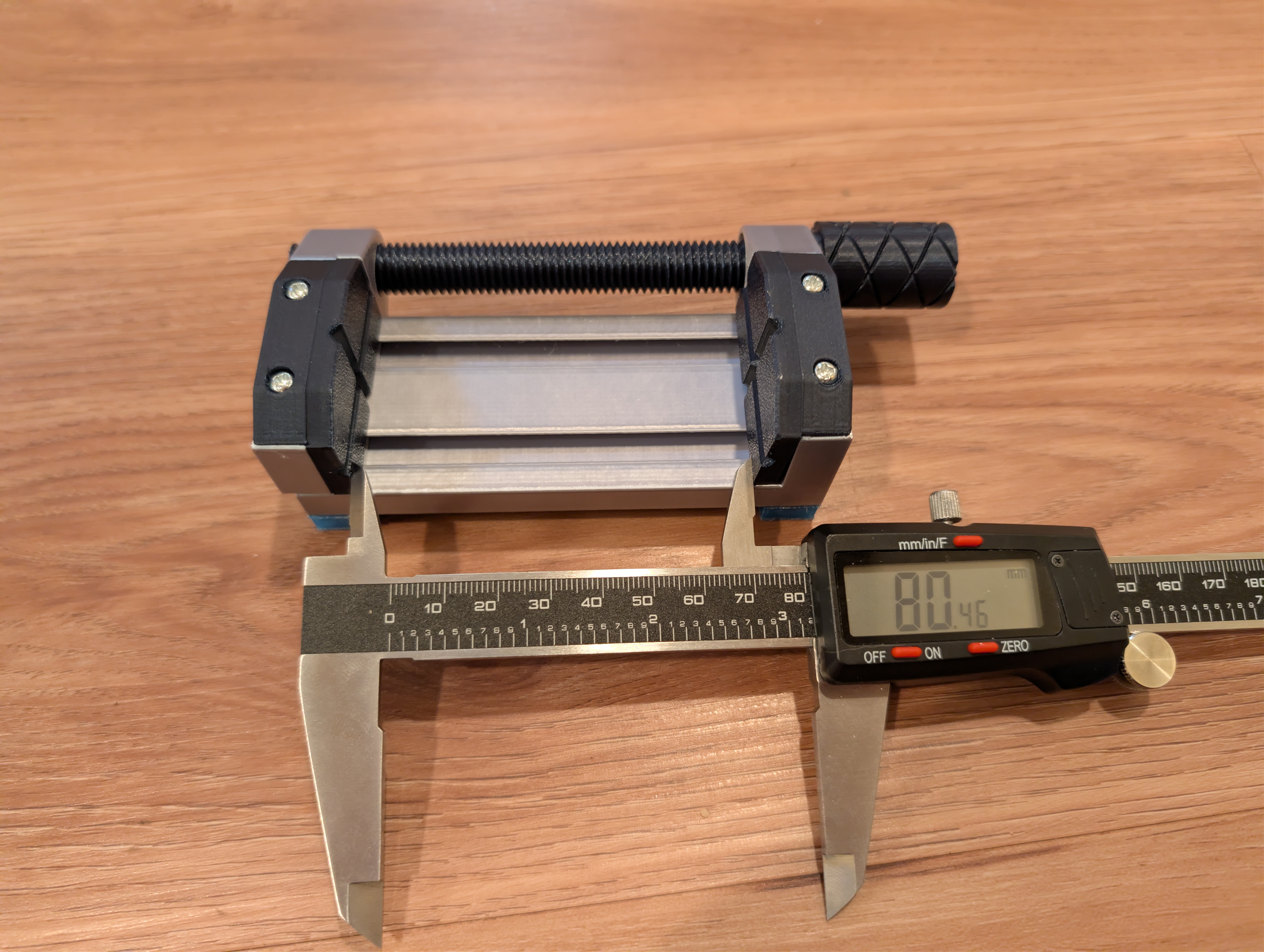 Miniatura 4 do modelo 3D Parametric Mini Vise