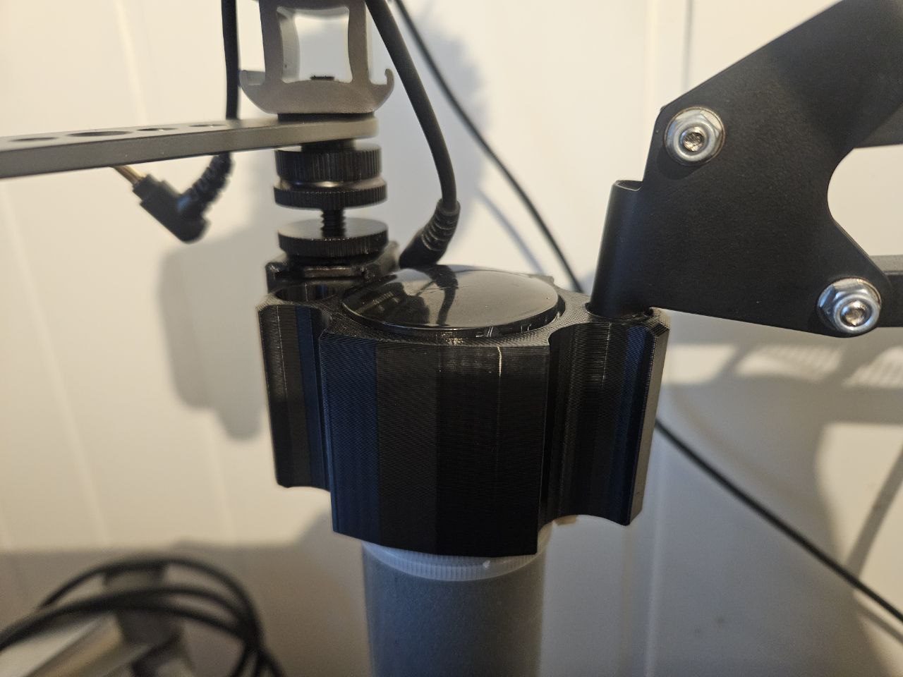 Dual Swing Arm Holder for Dual Monitor VESA rod