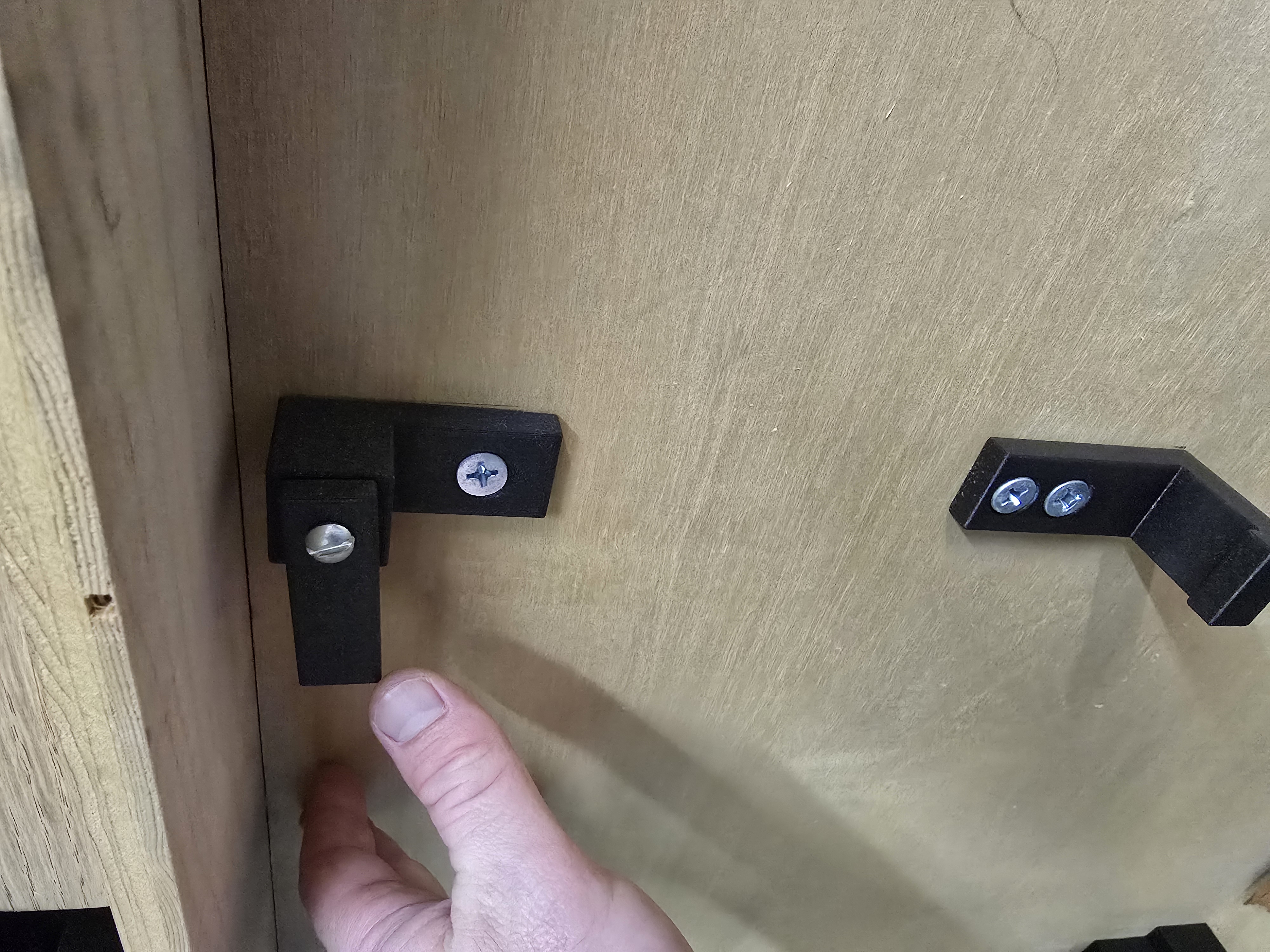 Miniatura 6 do modelo 3D Adjustable Hook & Latch System – Multipurpose Locking Bracket