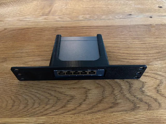 TP-Link TL-SG105 10-inch Rack Mount