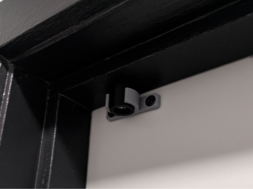 Door catch