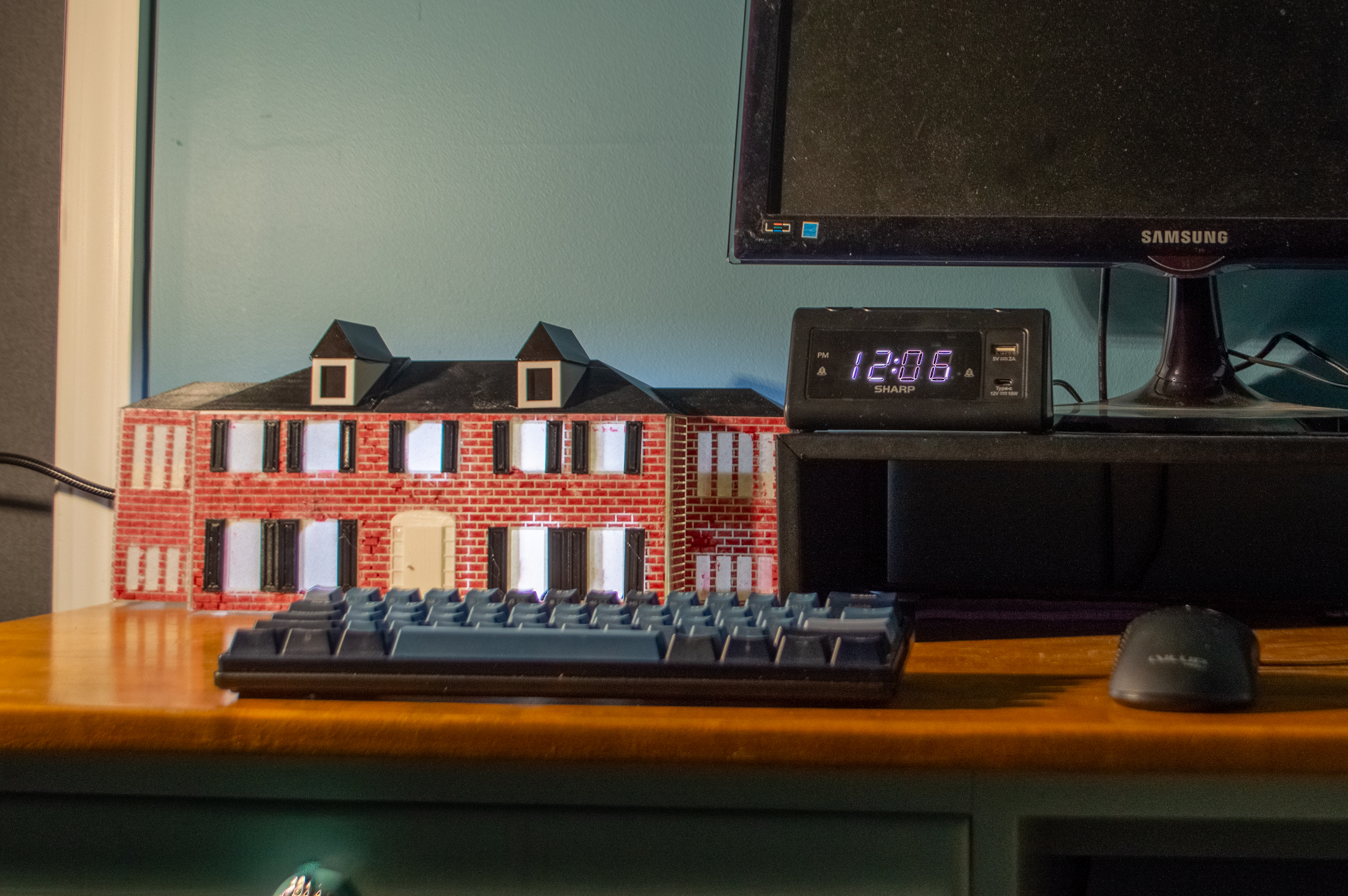 Reading Light Powered Home Alone House Decoration/Nightlight — miniatura 2