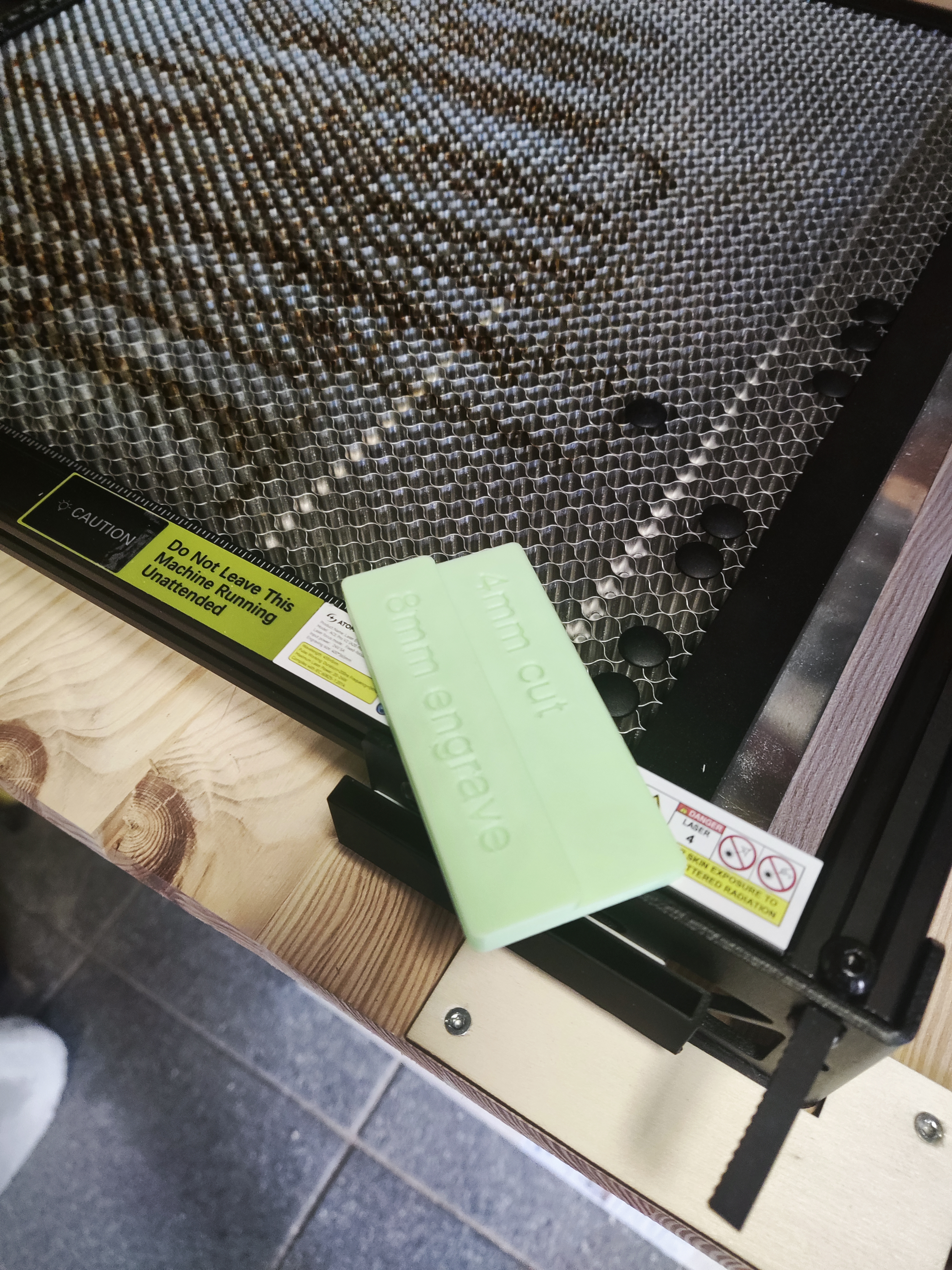 Atomstack A20 Pro V2 Focuscard and holder