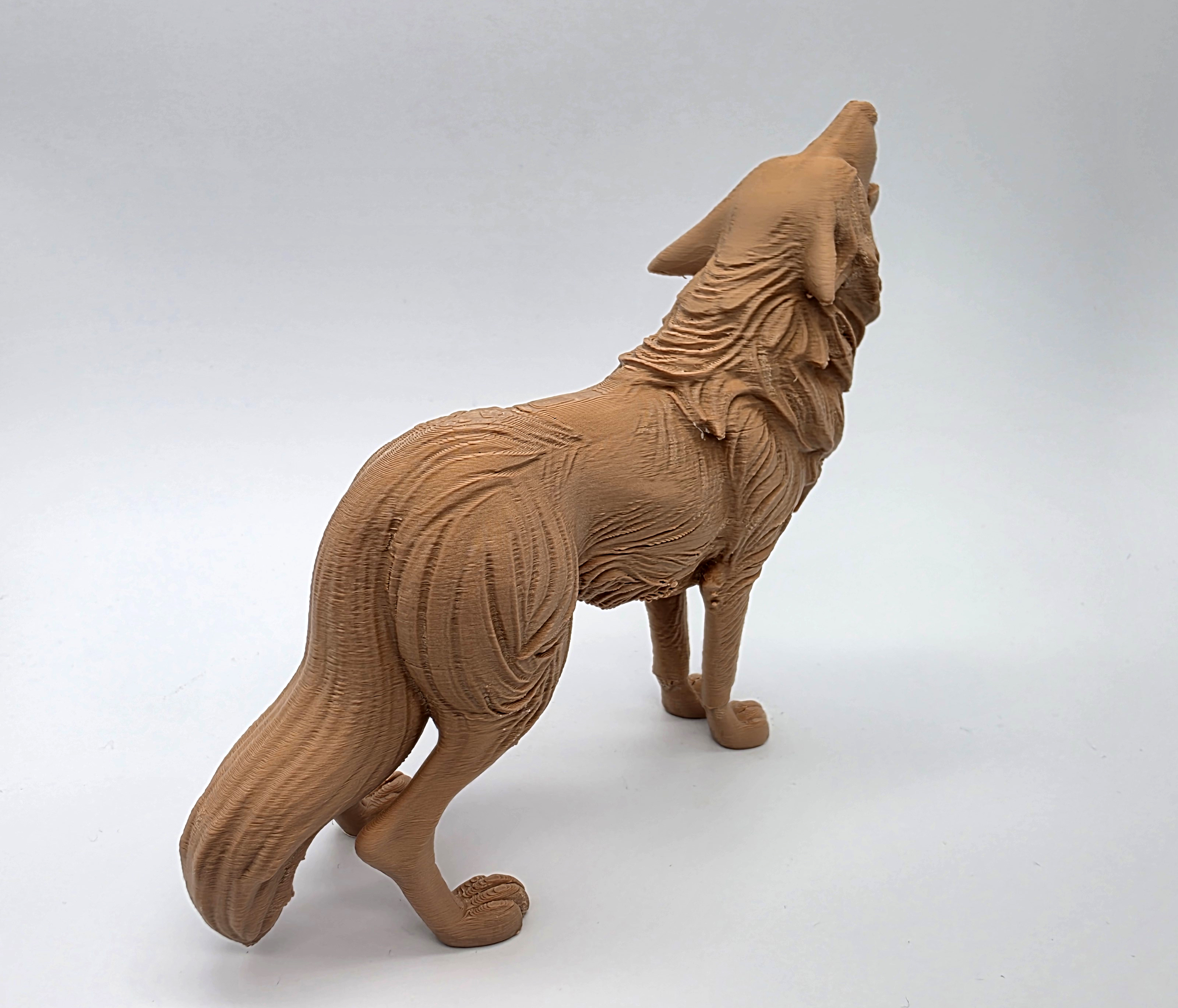 Miniatura 4 do modelo 3D Standing Howling Wolf Statue