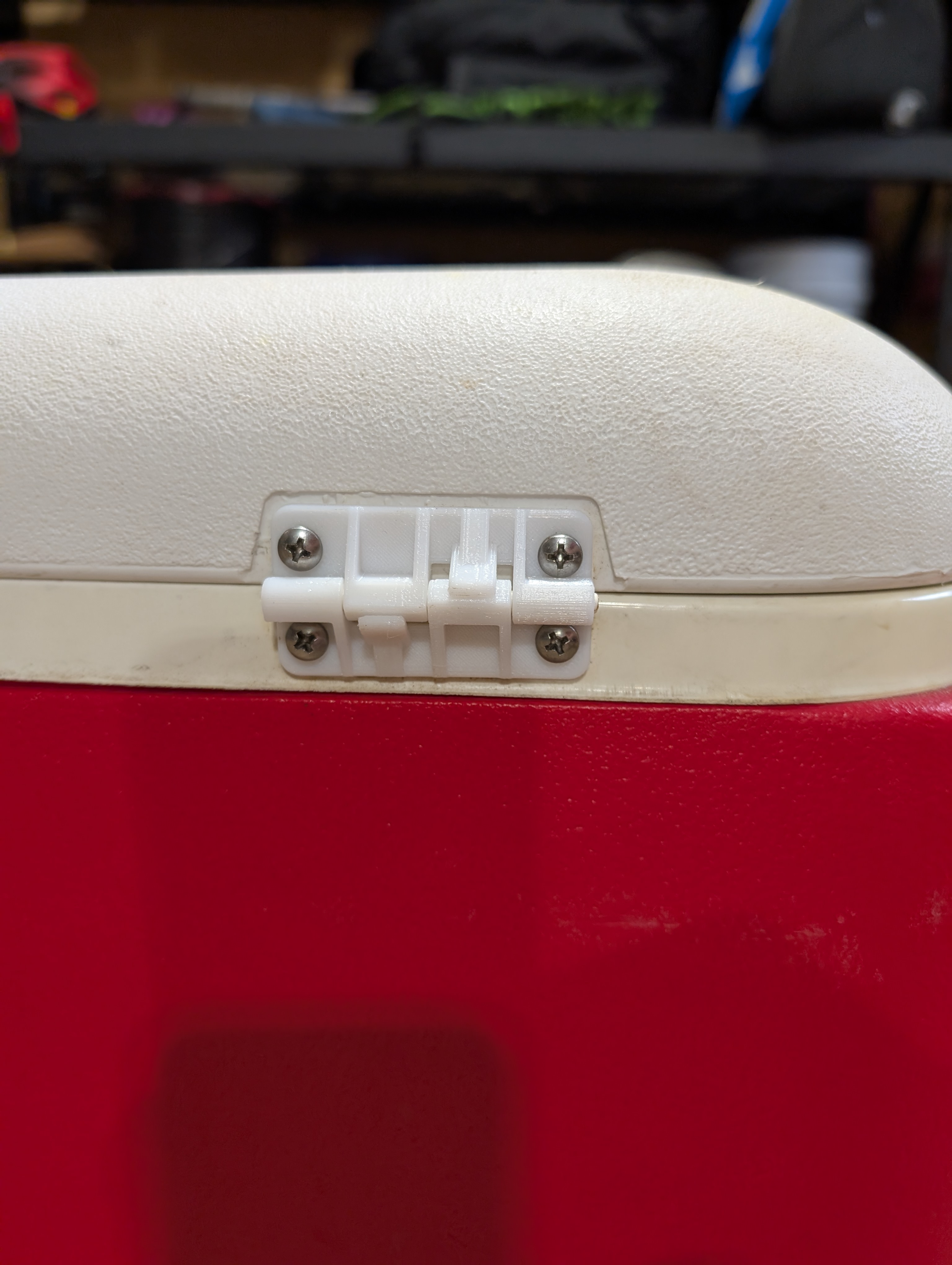 Miniatura 2 do modelo 3D Igloo Cooler Hinge