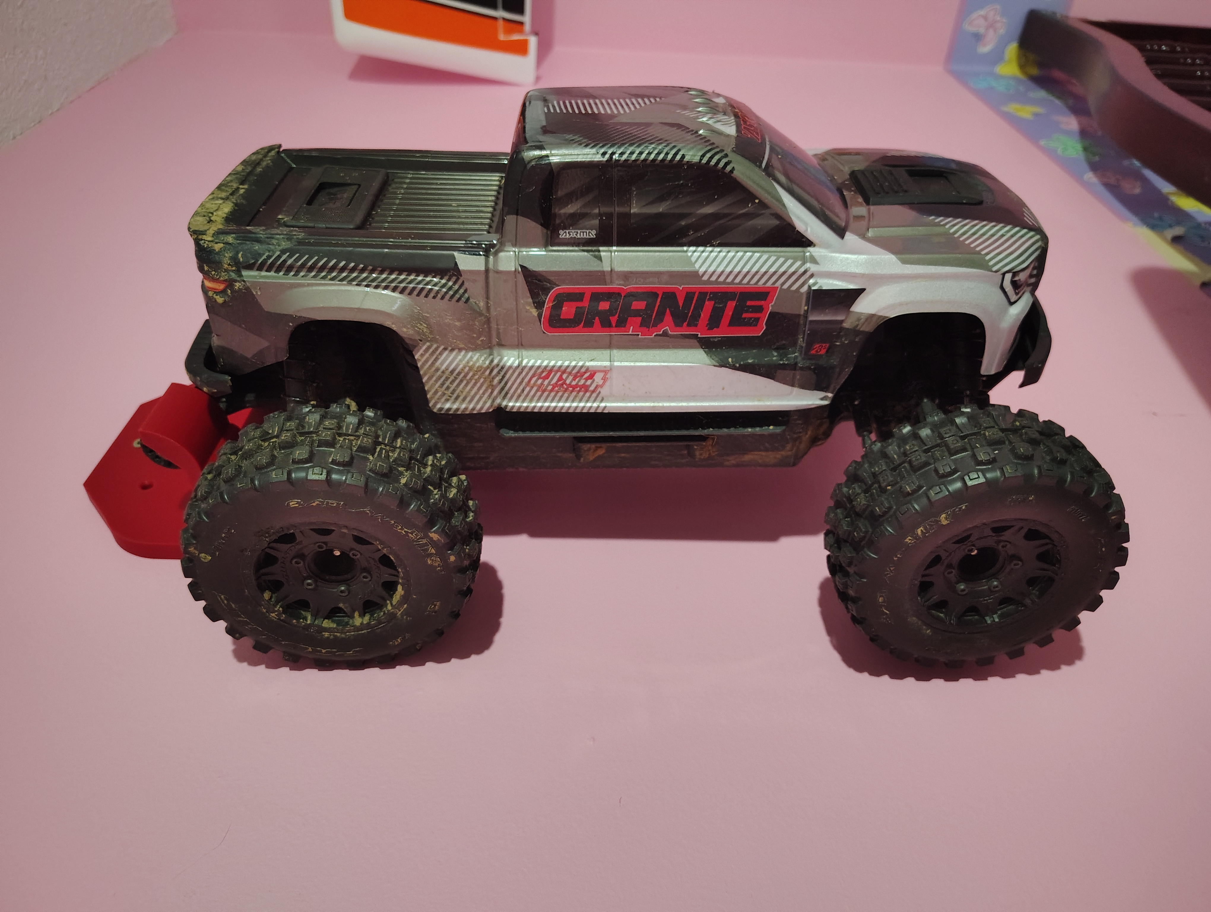 Arrma Granite 223s Wall mount
