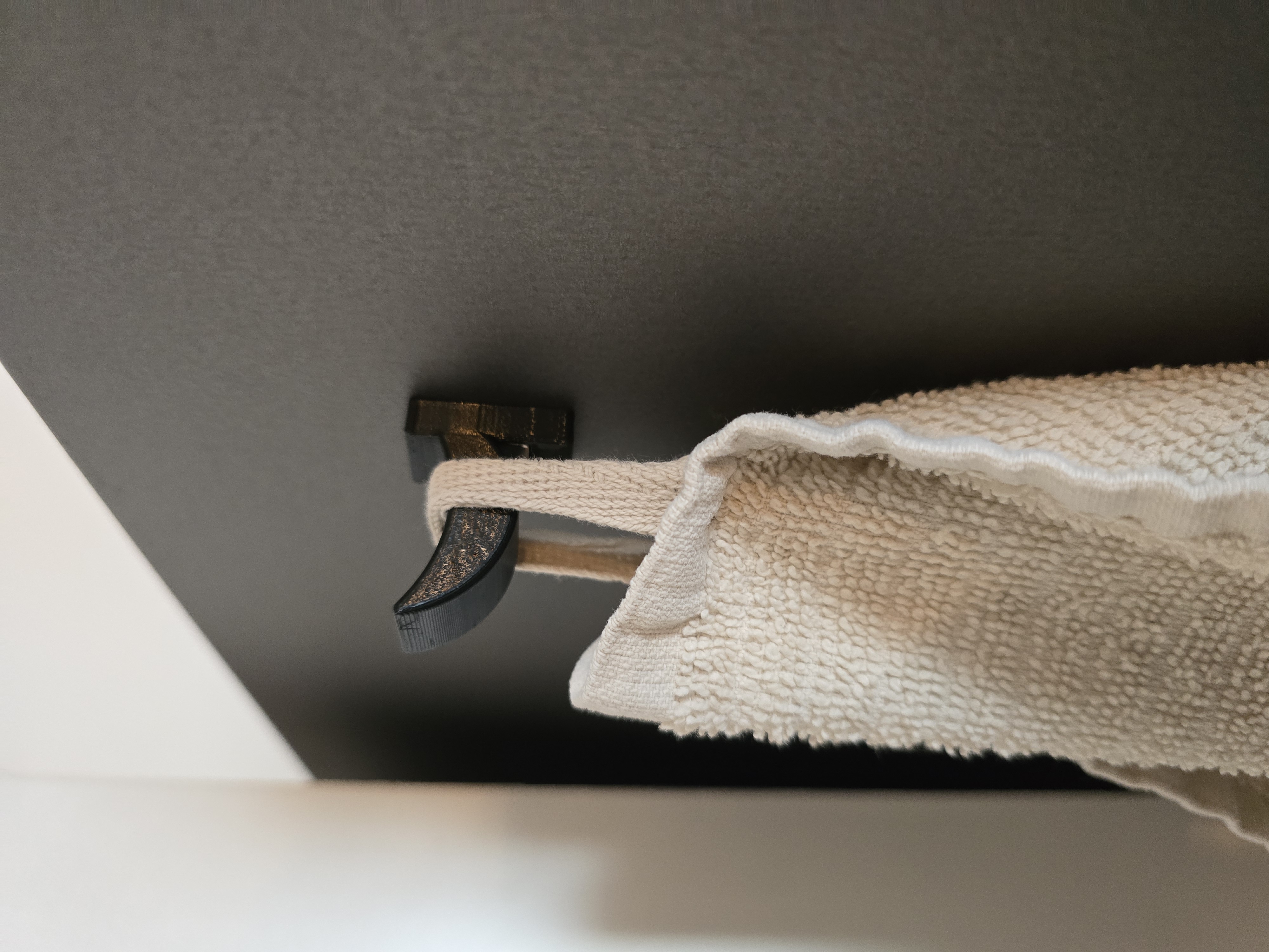 Magnetic hook