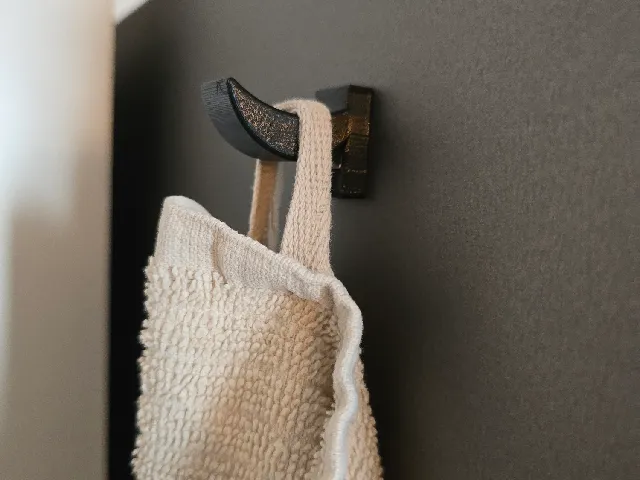 Magnetic hook