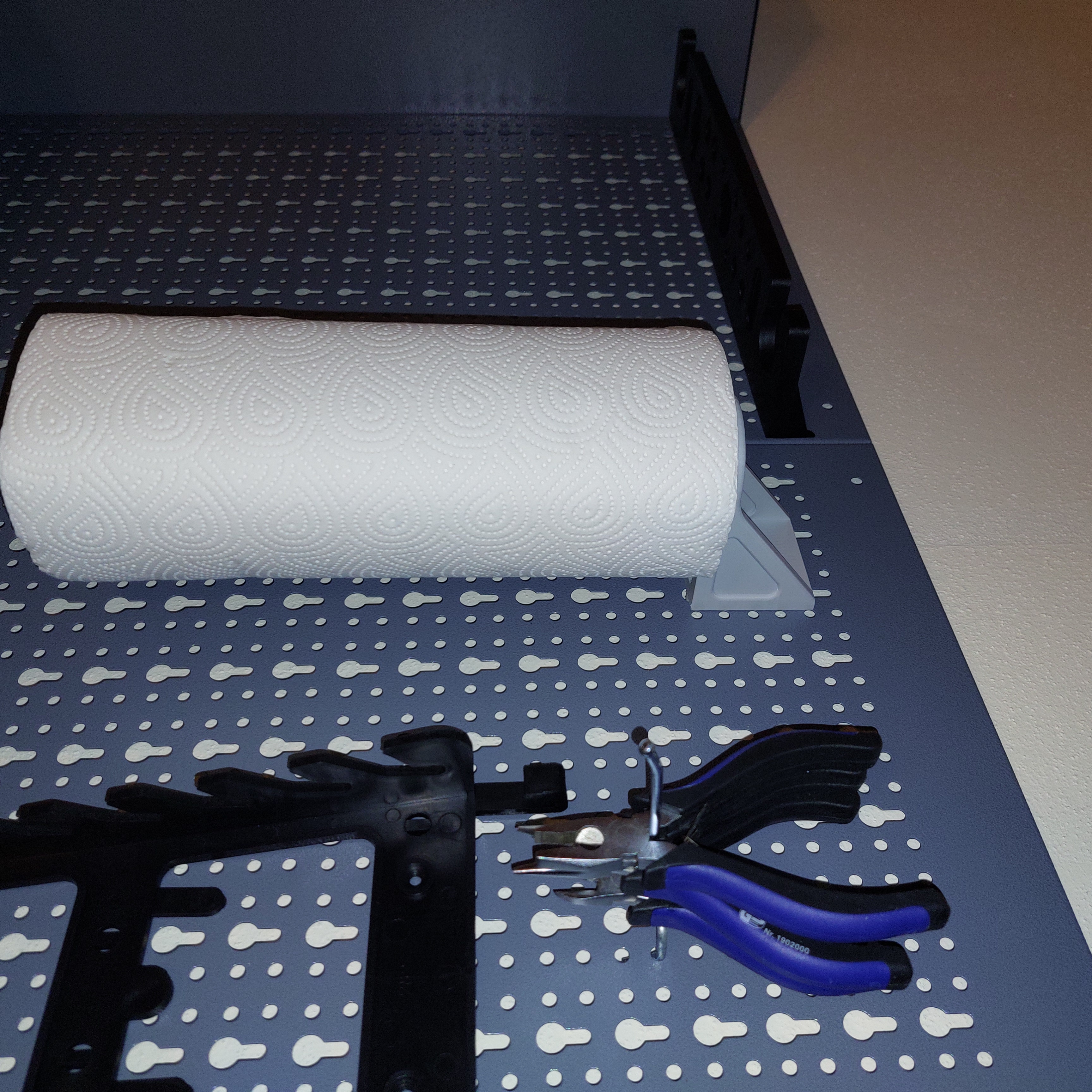 Kuepper Küpper pegboard paper role holder