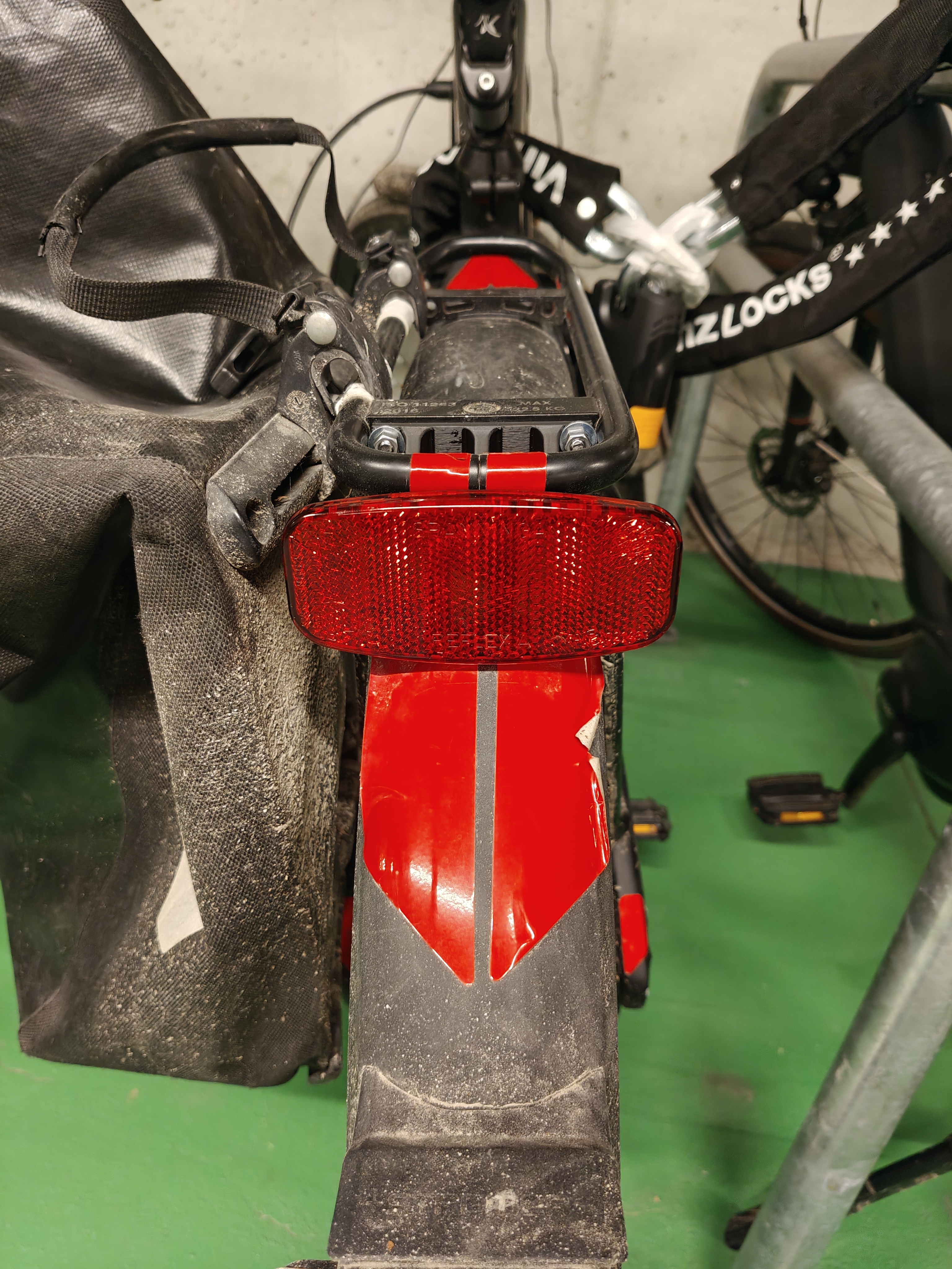 Stromer reflector bracket