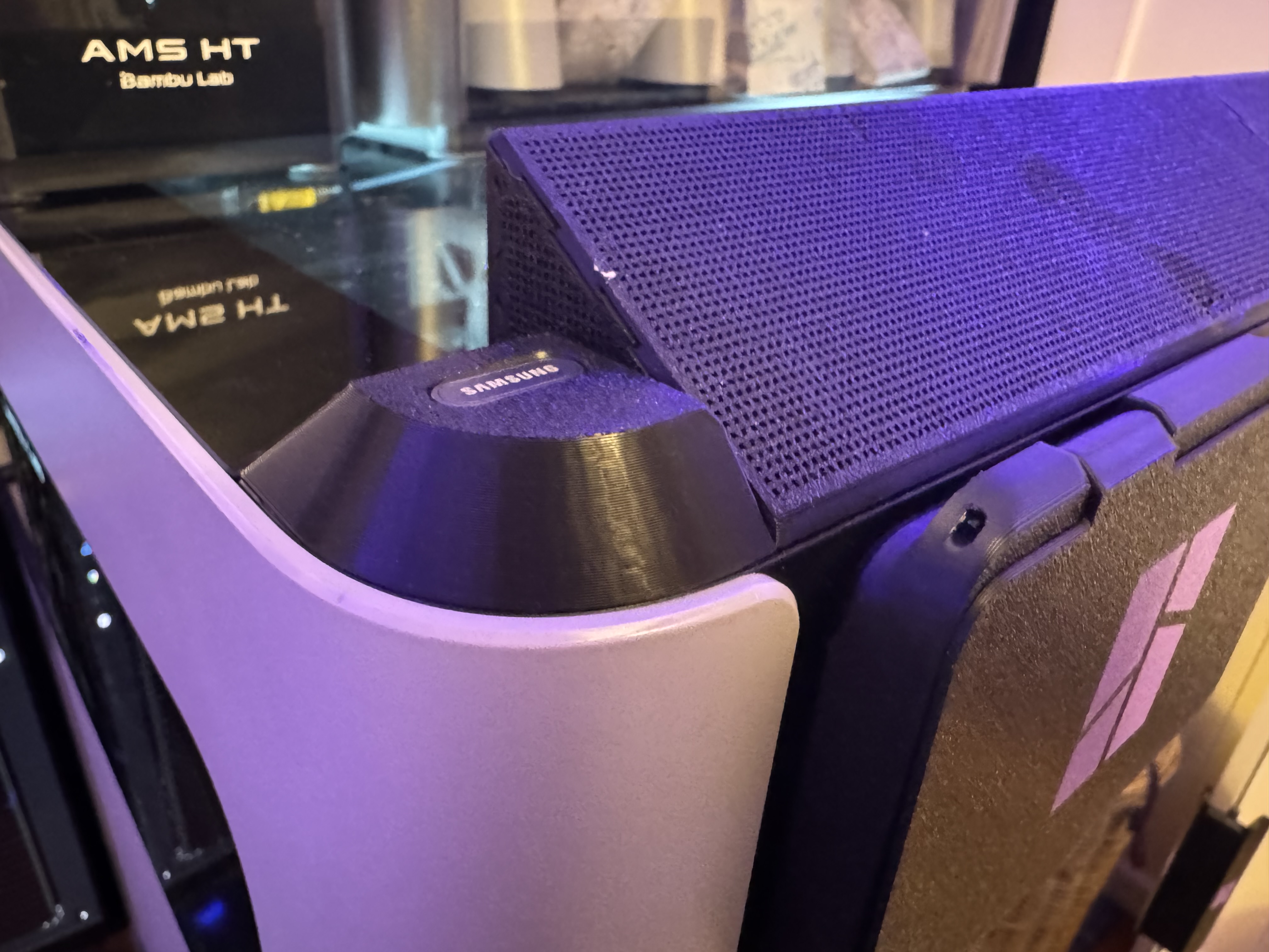 H2D low profile USB shield for vent filter