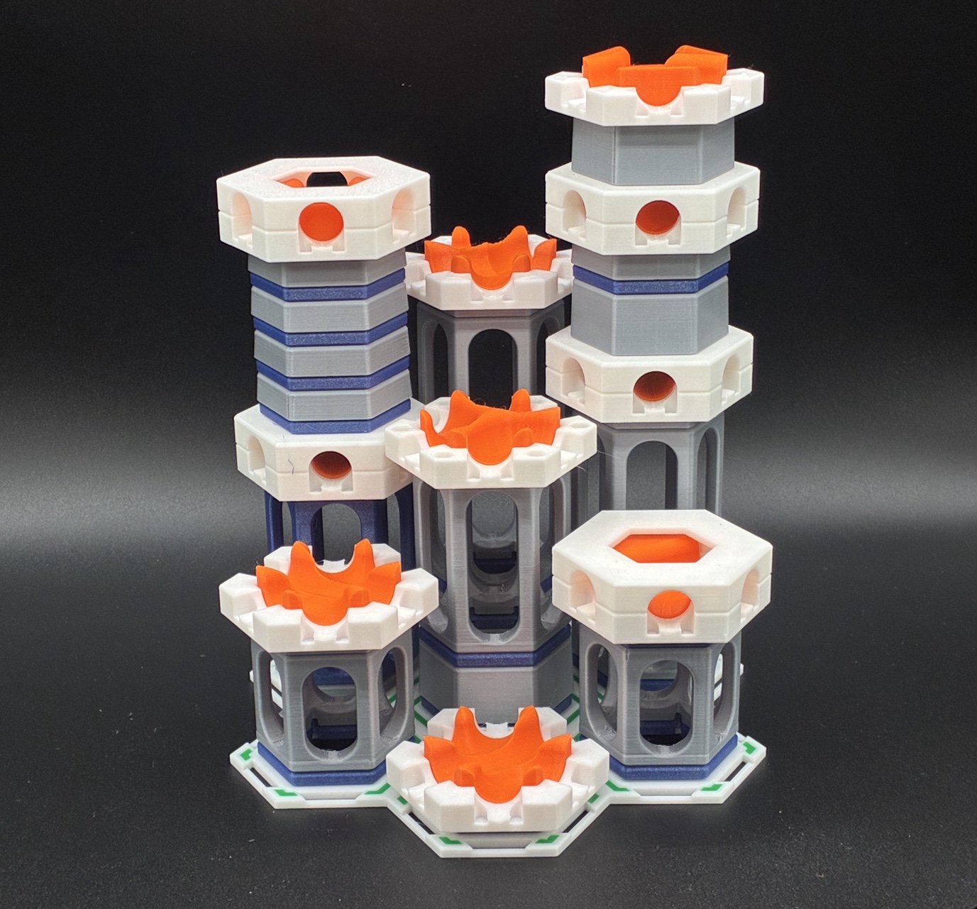 Gravitrax-compatible universal base with 14 insert stones and tunnel spacer base