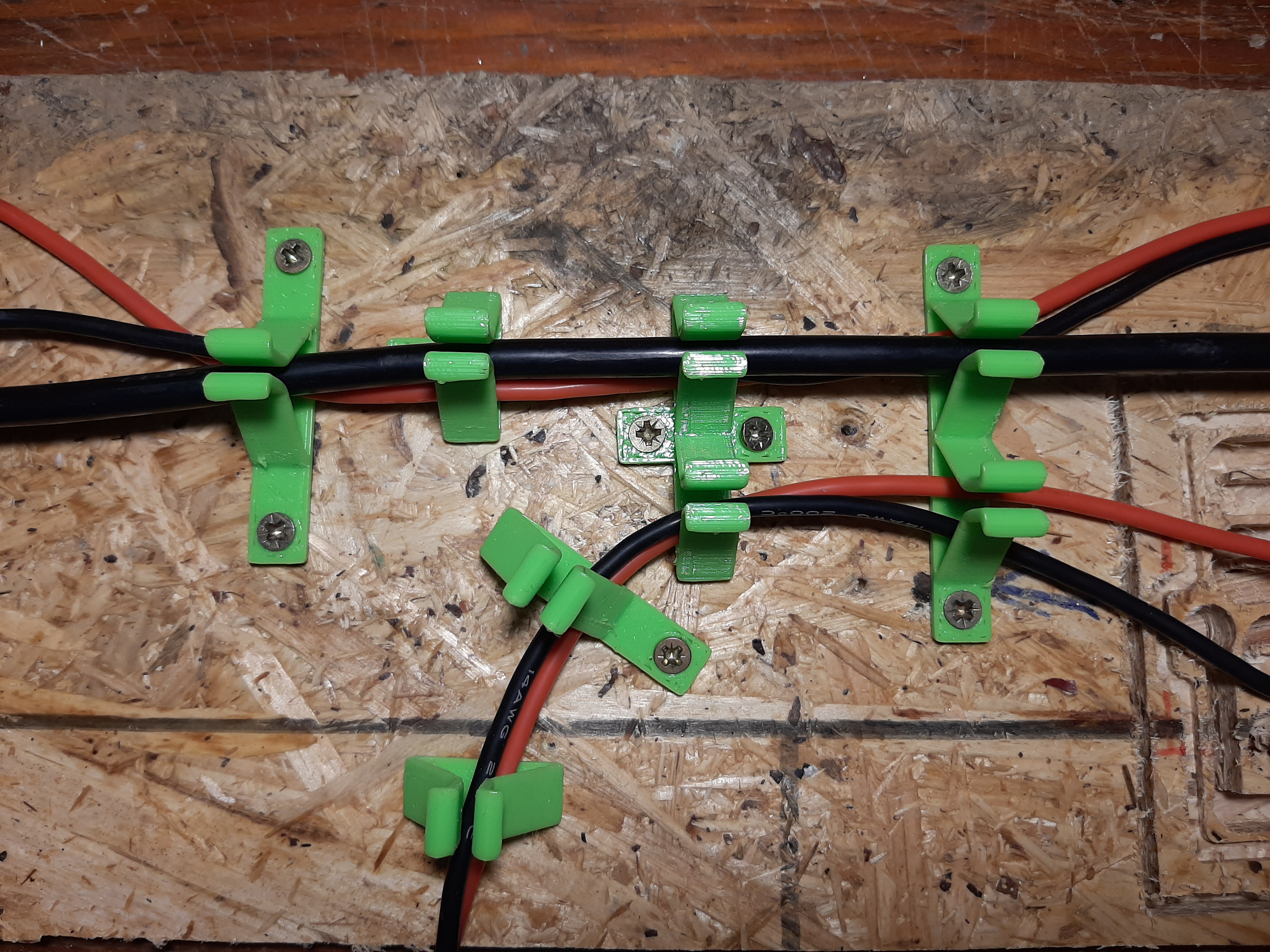 heavy duty cable clamp. wytrzymały klips do kabli