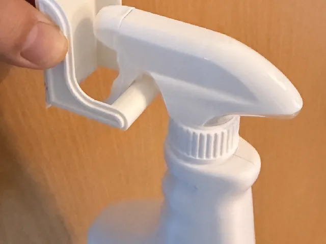 Halterung für Sprühflaschen - Suspension for spray bottles