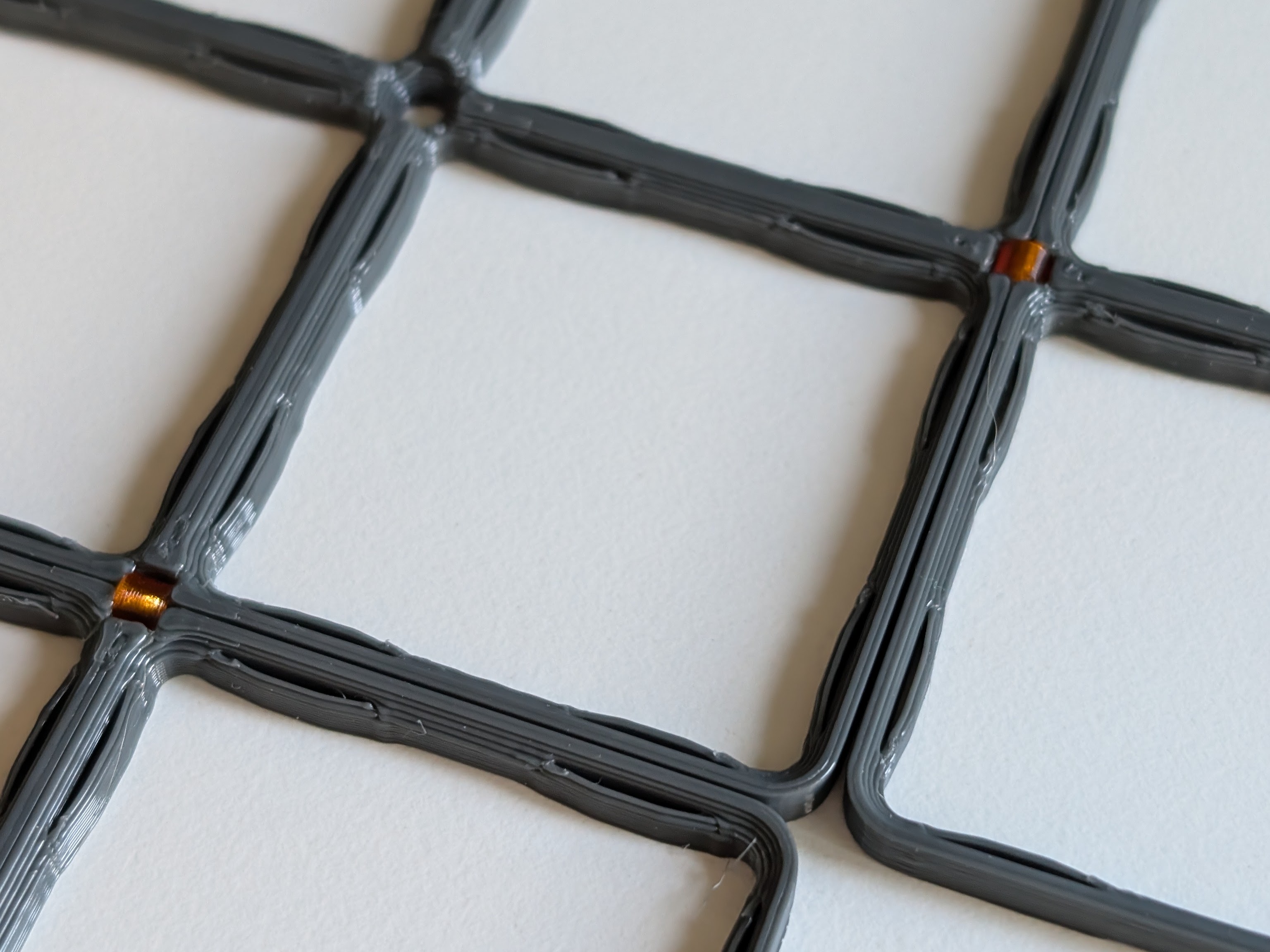 Gridfinity-SP baseplate (Snap-in-place, Print-optimized)
