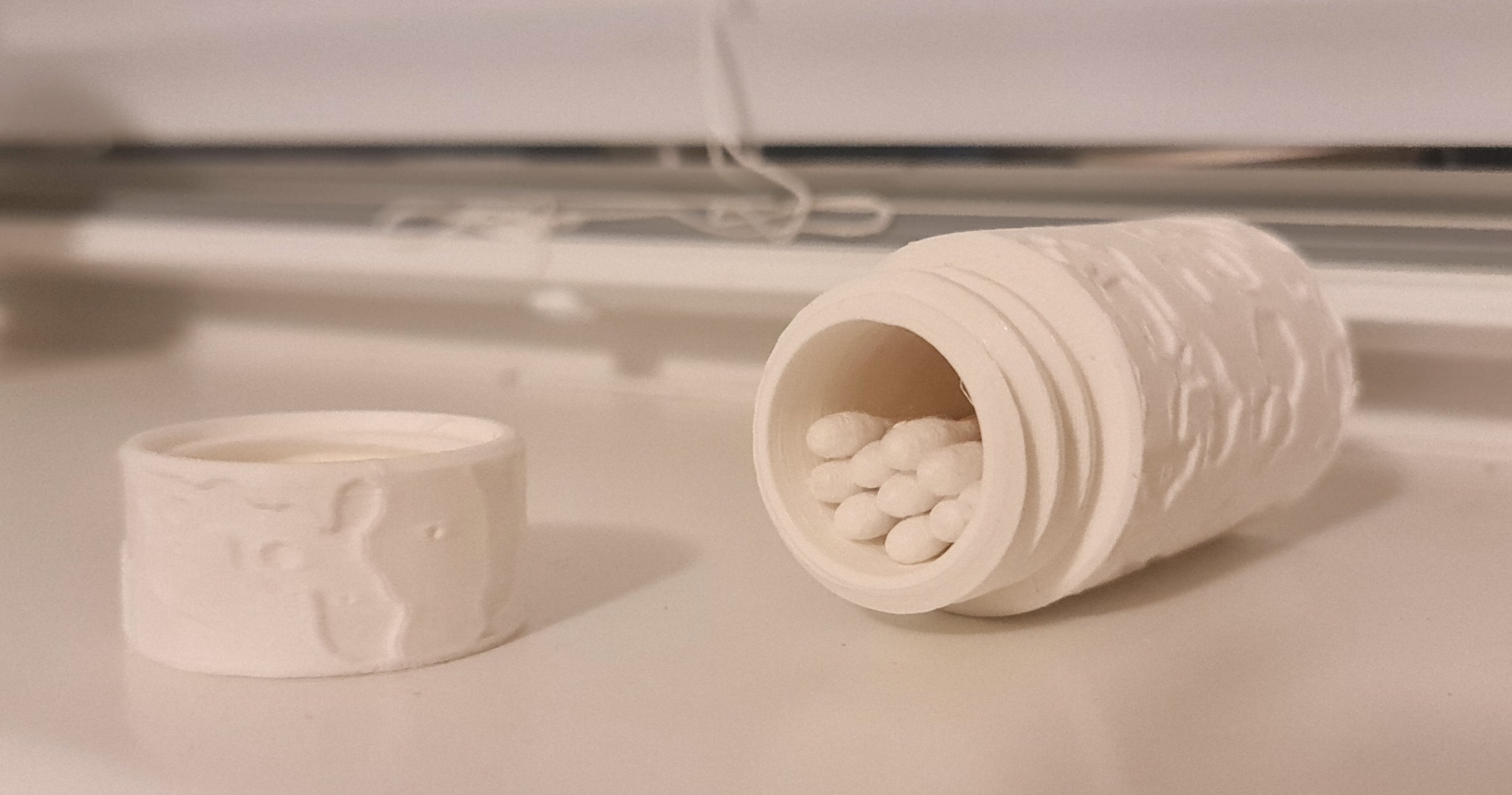 Miniatura 4 do modelo 3D Small Multipurpose container (Q-Tip container)