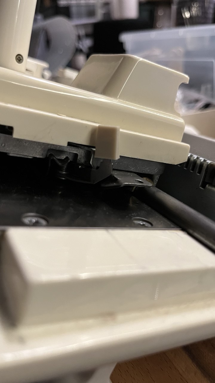 Knitting machine latch knob