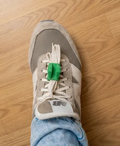 shoelace clip