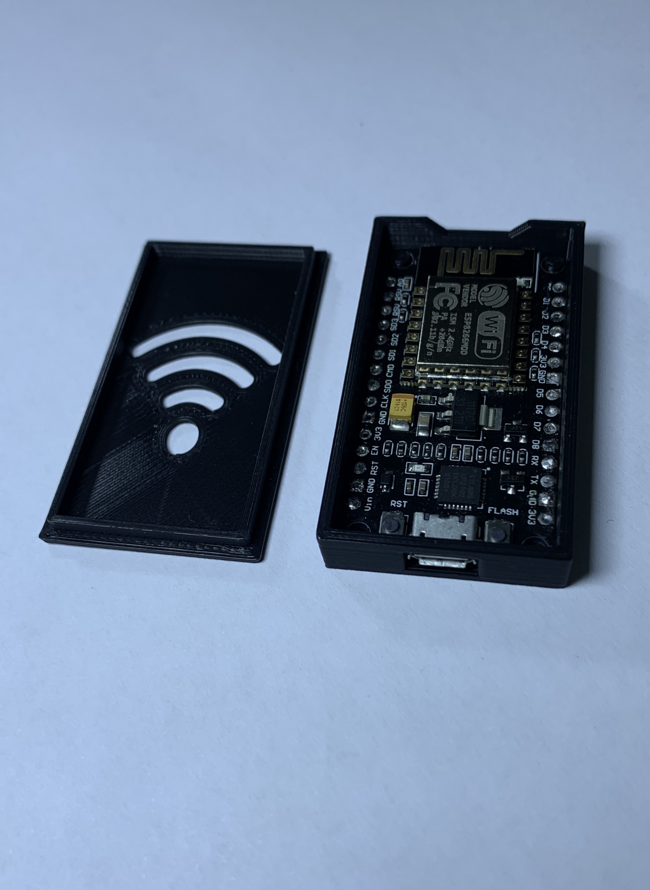Super Thin ESP8266 NodeMCU Case — miniatura 2